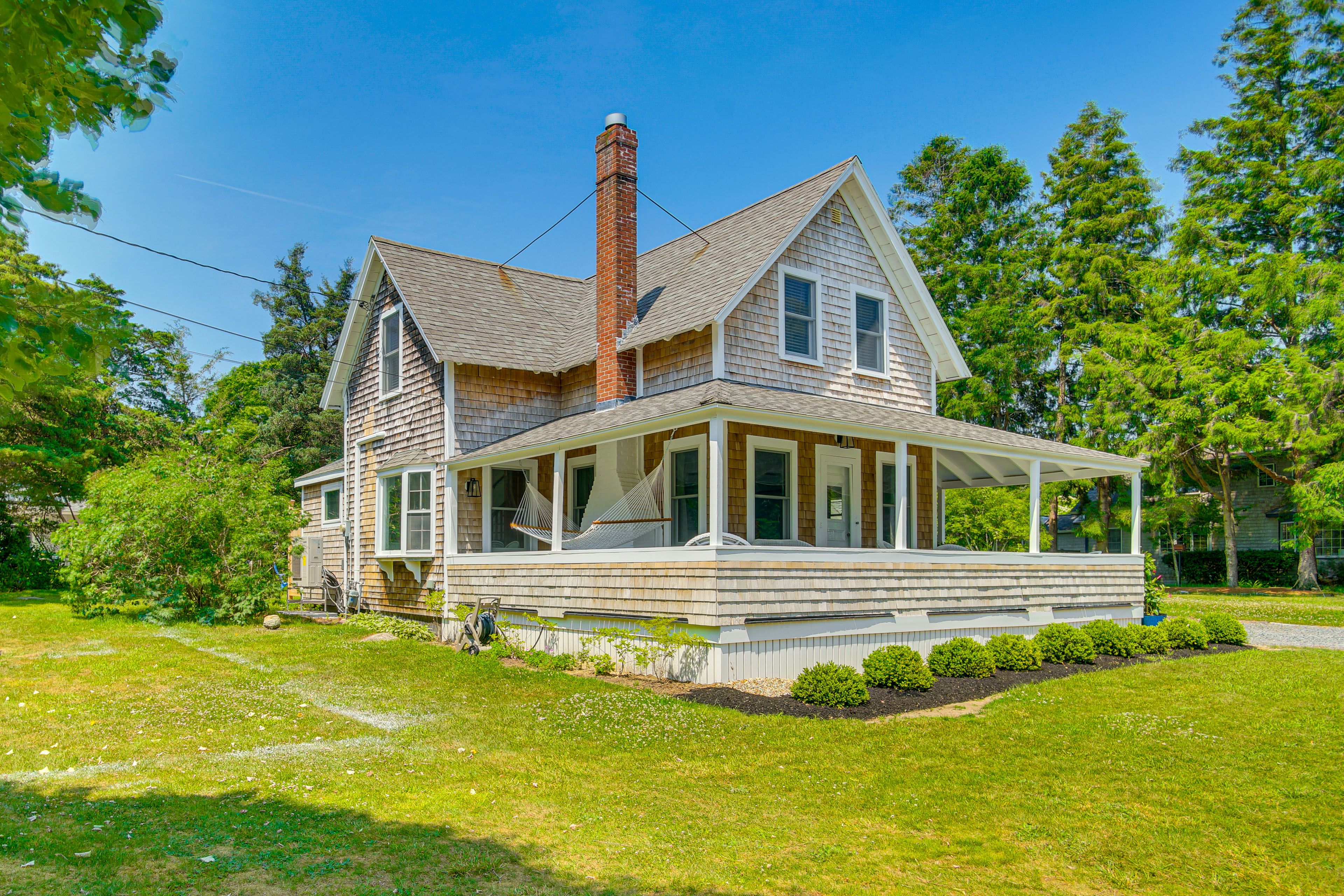 Home Exterior | Parking | Driveway (4 Vehicles)