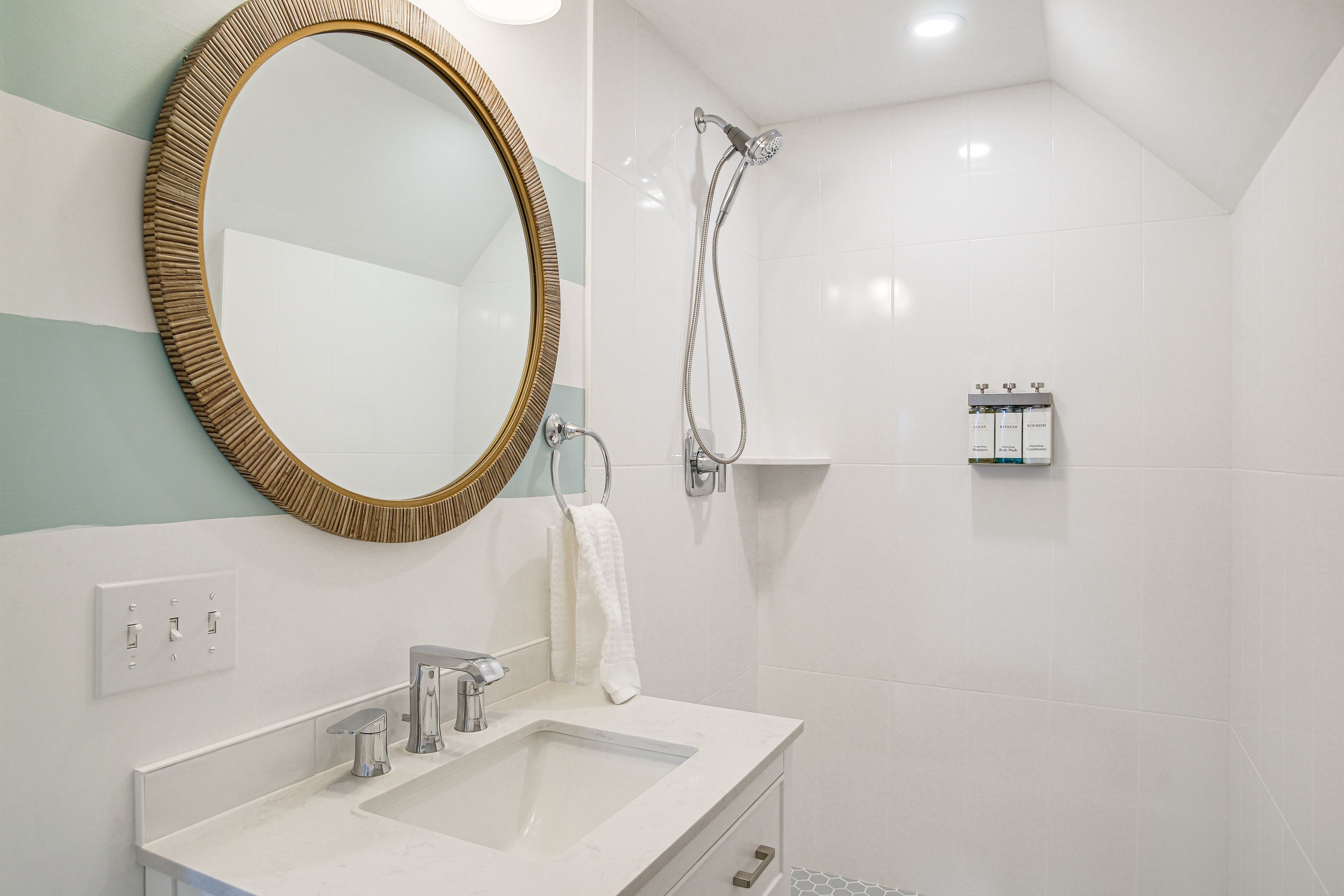 Full Bathroom | 2nd Floor