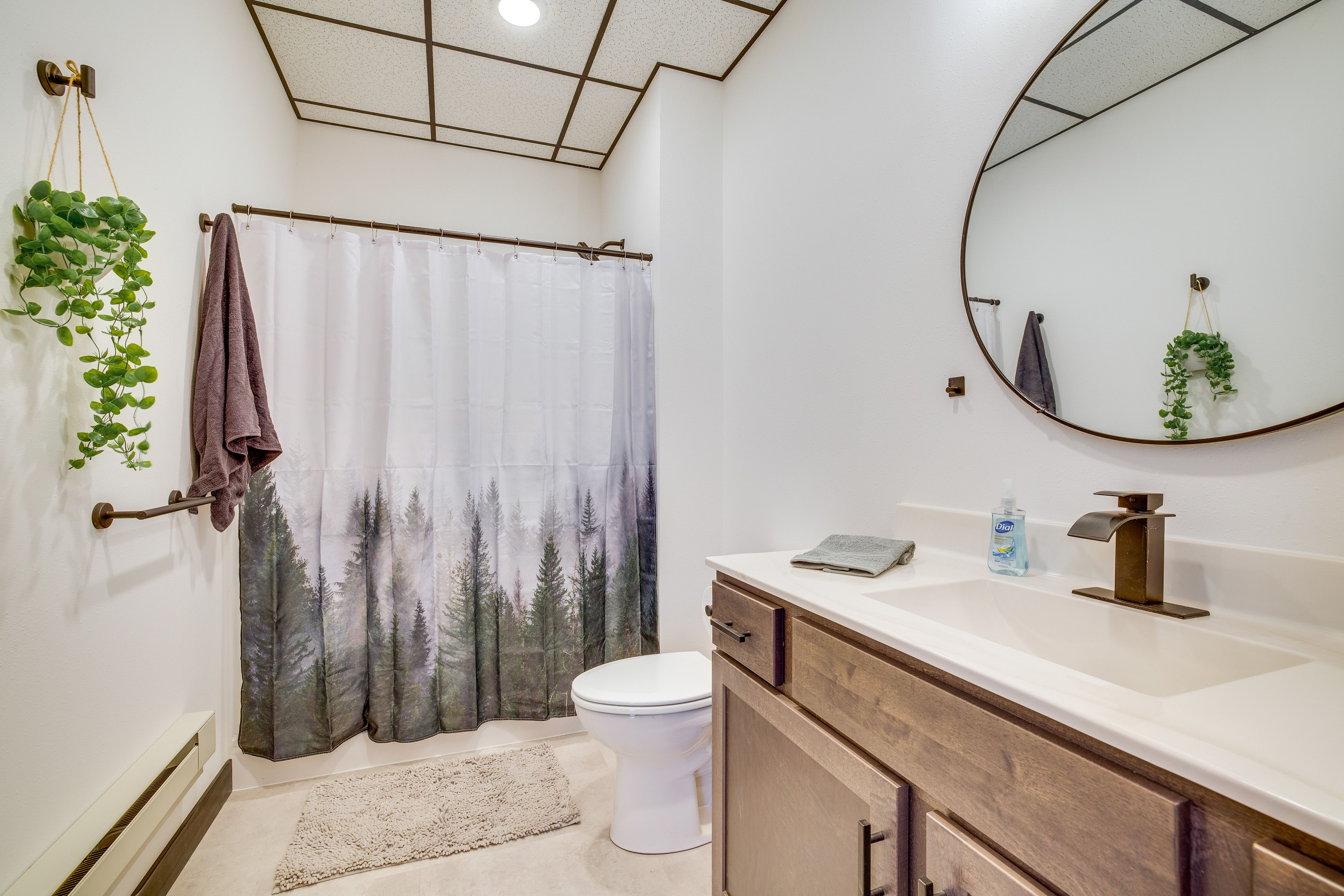 Full Bathroom | Towels Provided | Hair Dryer