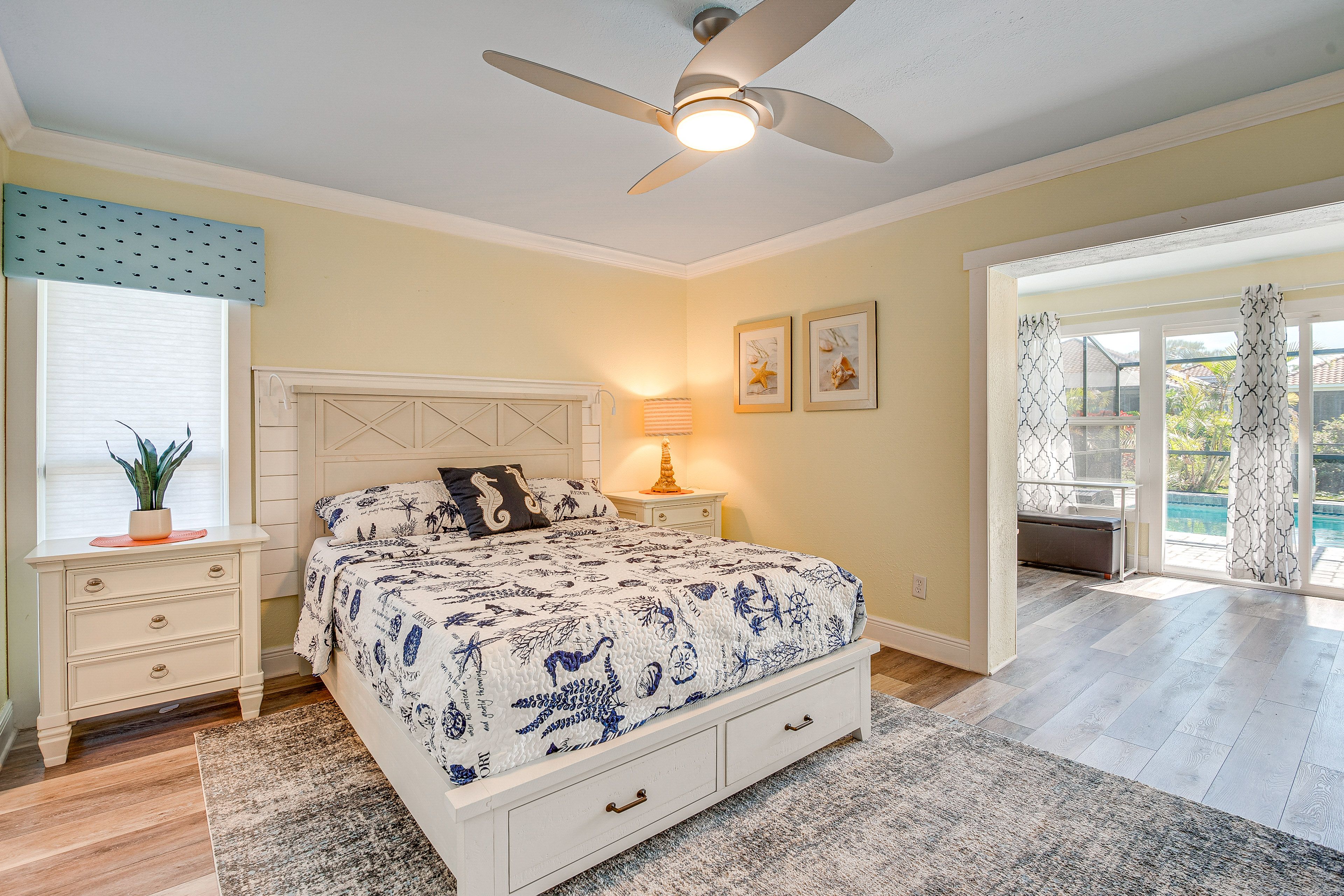 Bedroom 1 | Queen Bed