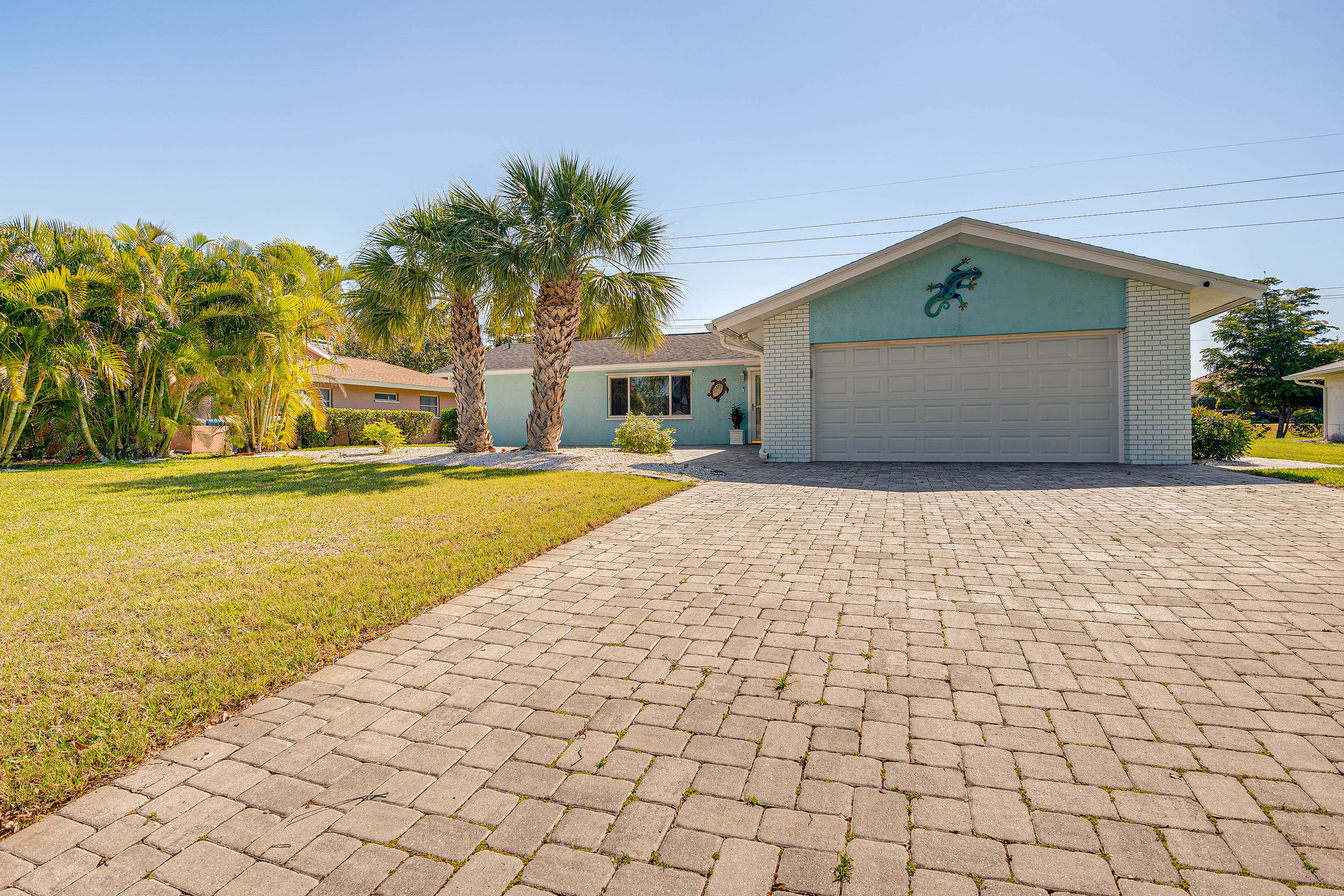 Parking | Driveway (4 Vehicles) | RV/Trailer Parking