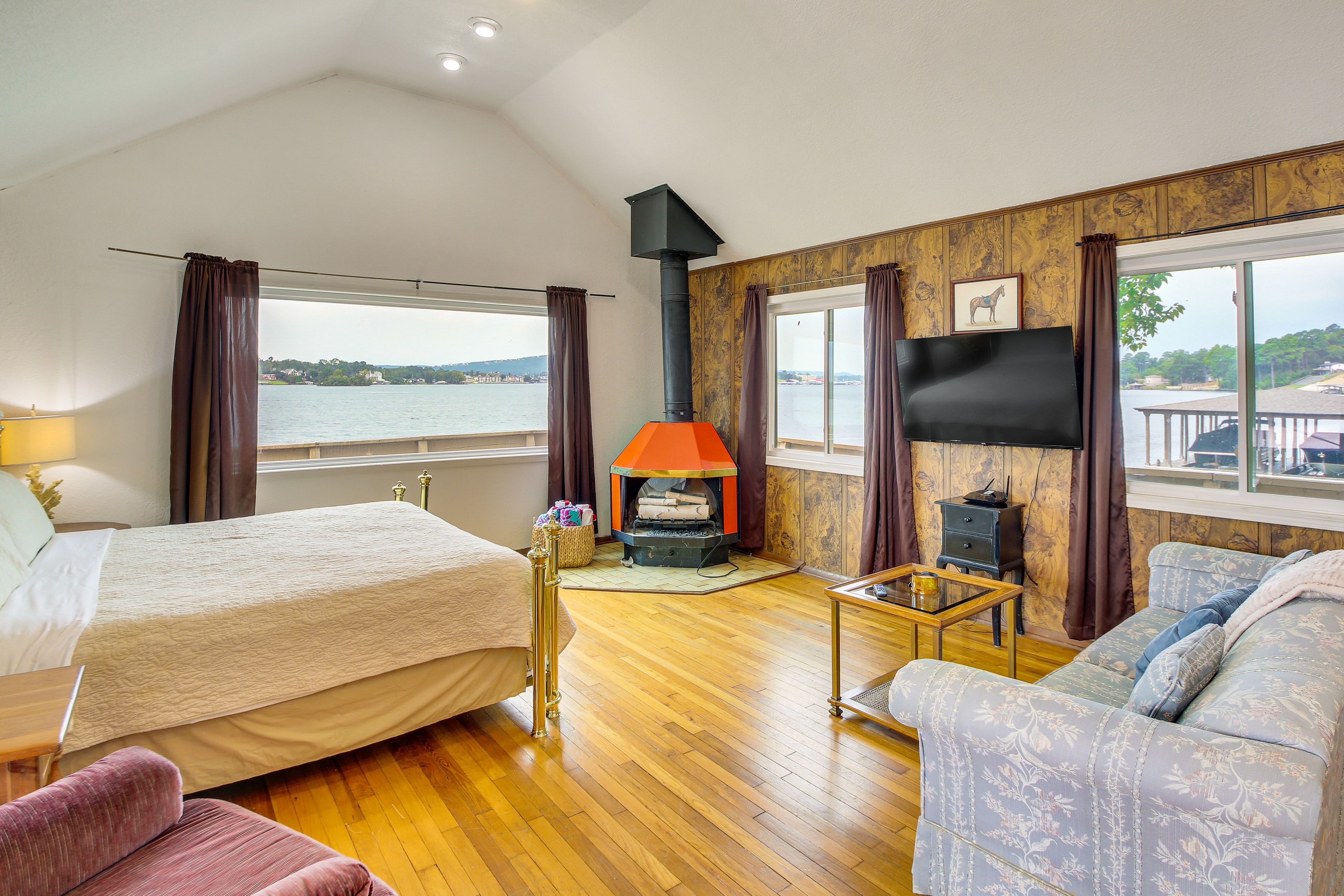 Hot Springs Vacation Rental | Studio | 1BA | Stairs Required | 600 Sq Ft