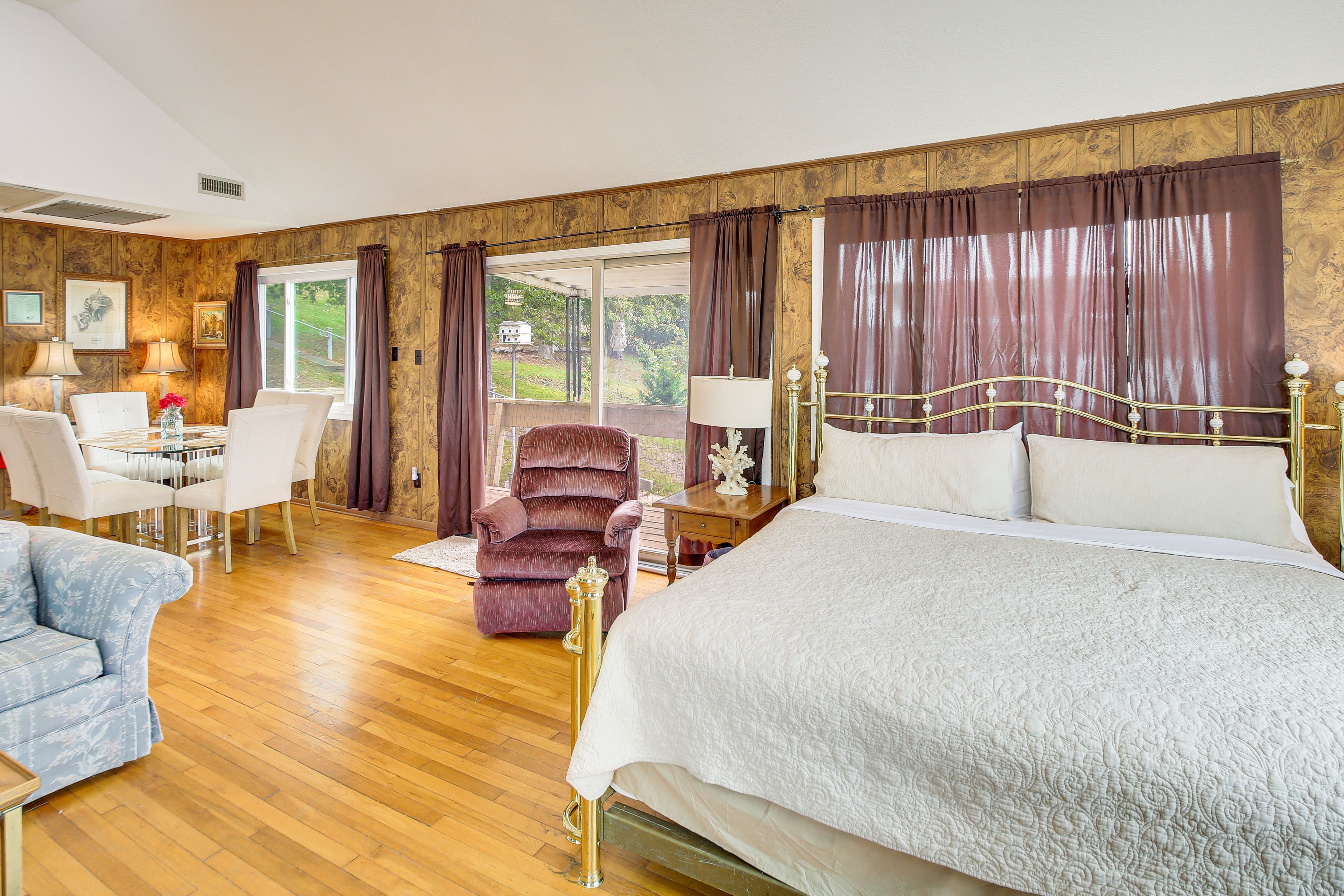 Studio | Electric Fireplace | Lake Views | King Bed | Sleeper Sofa