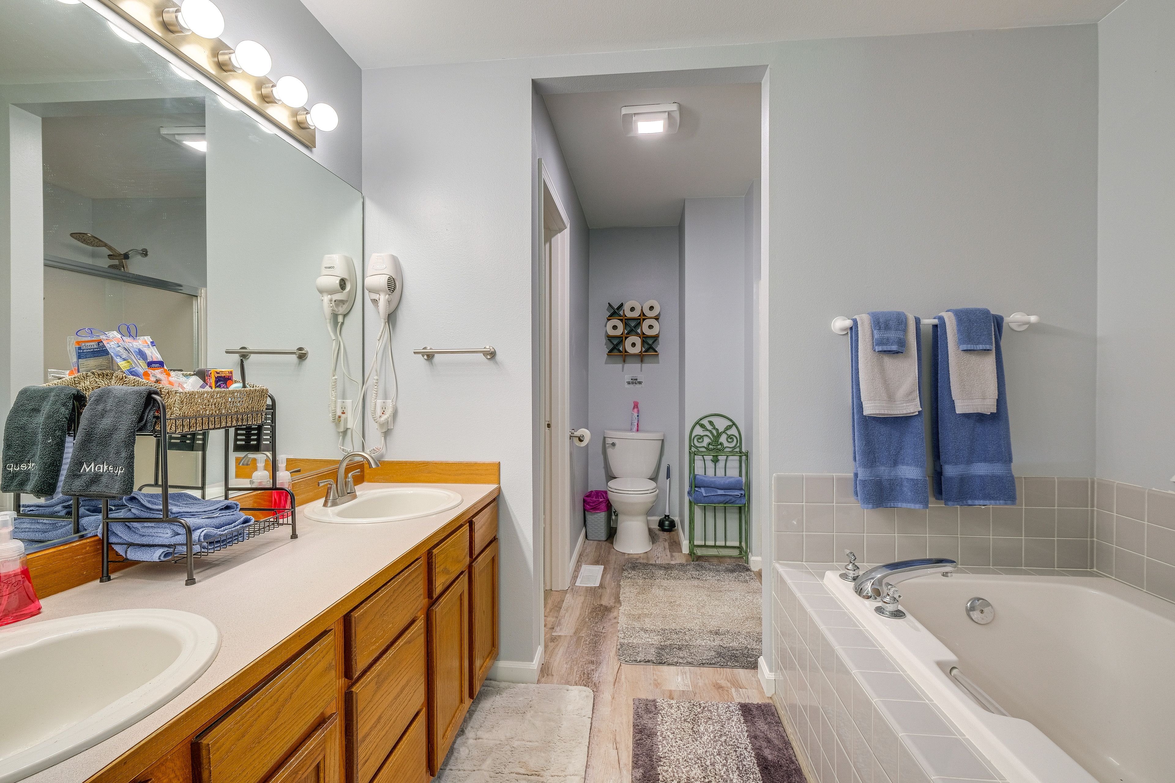 Full Bathroom | Separate Tub & Shower
