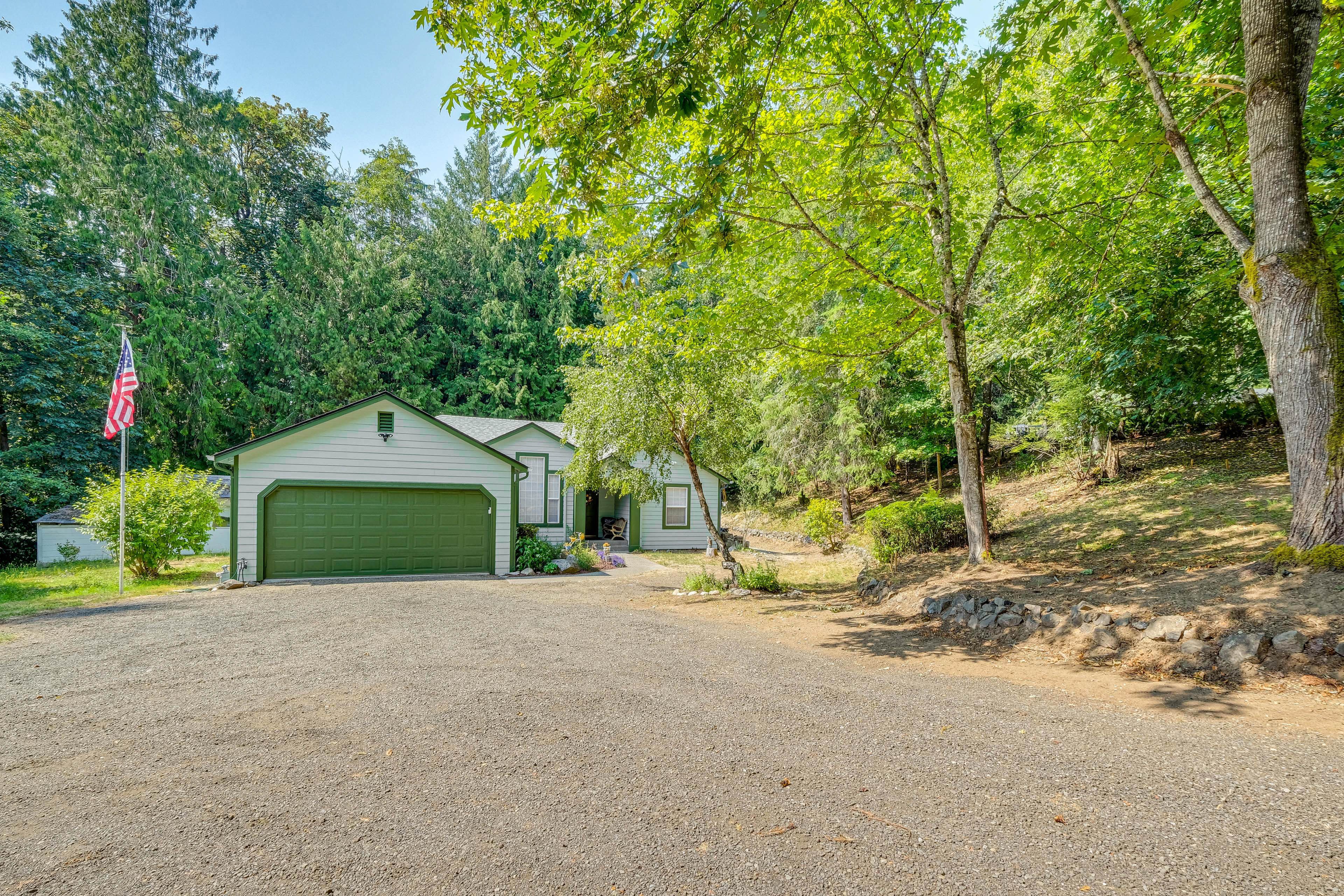 Home Exterior | Parking | Driveway (5 Vehicles)