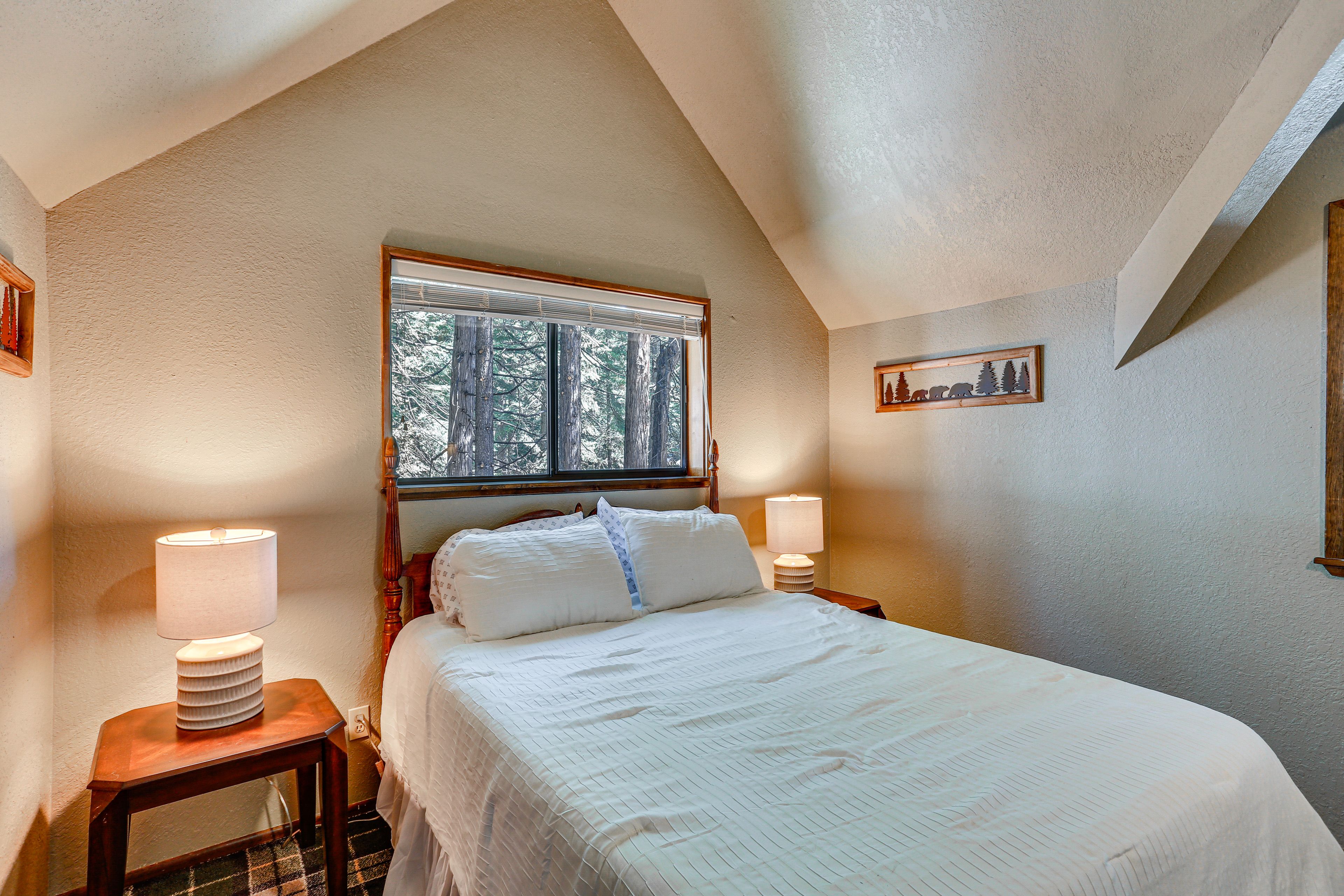 Loft | Upper Level | Queen Bed | Full Futon