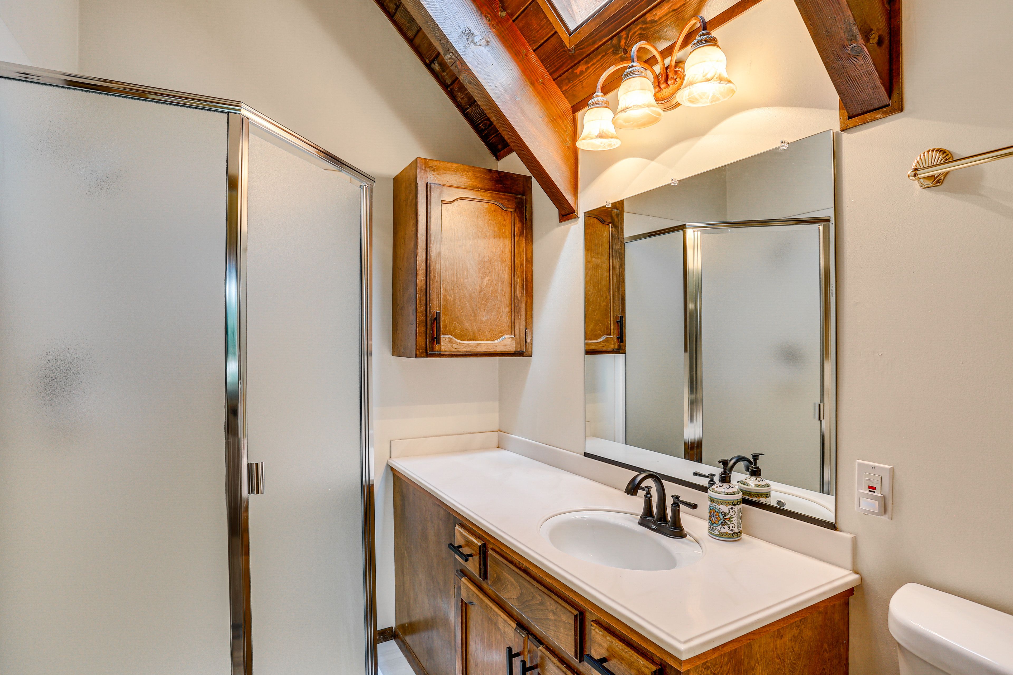 Full Bathroom | Upper Level
