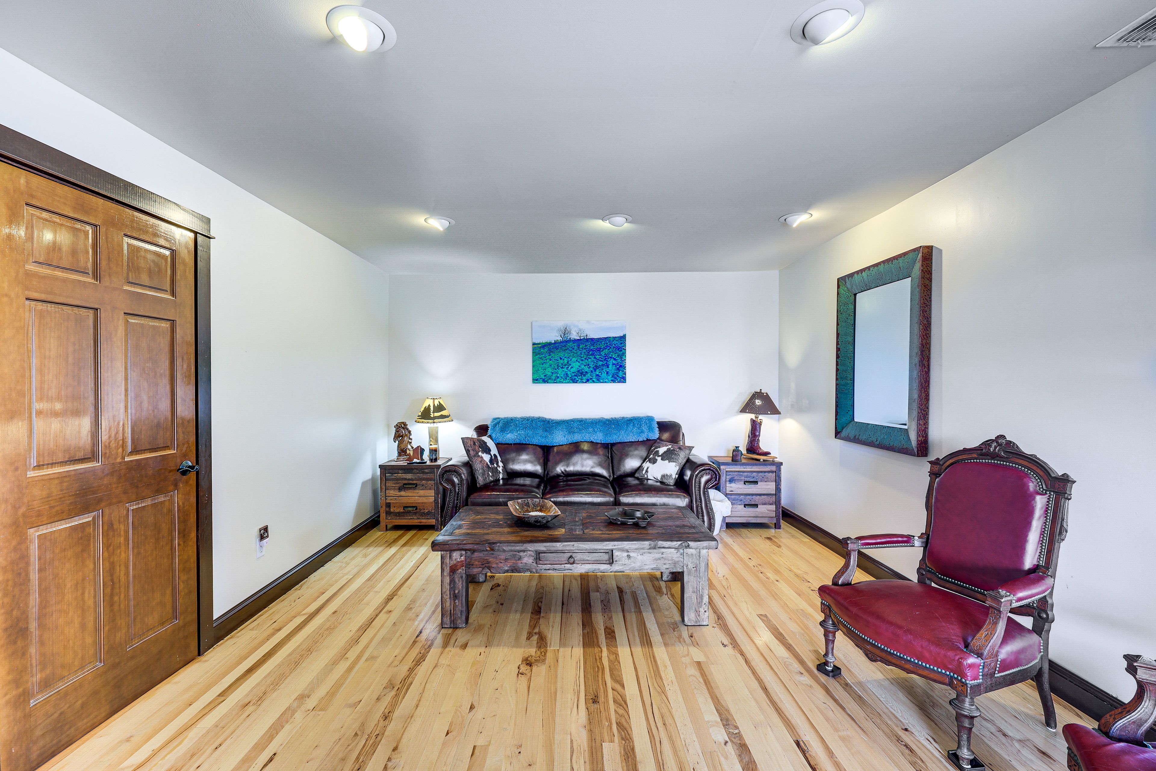 Living Room | Queen Sleeper Sofa | Smart TV | 1st Floor