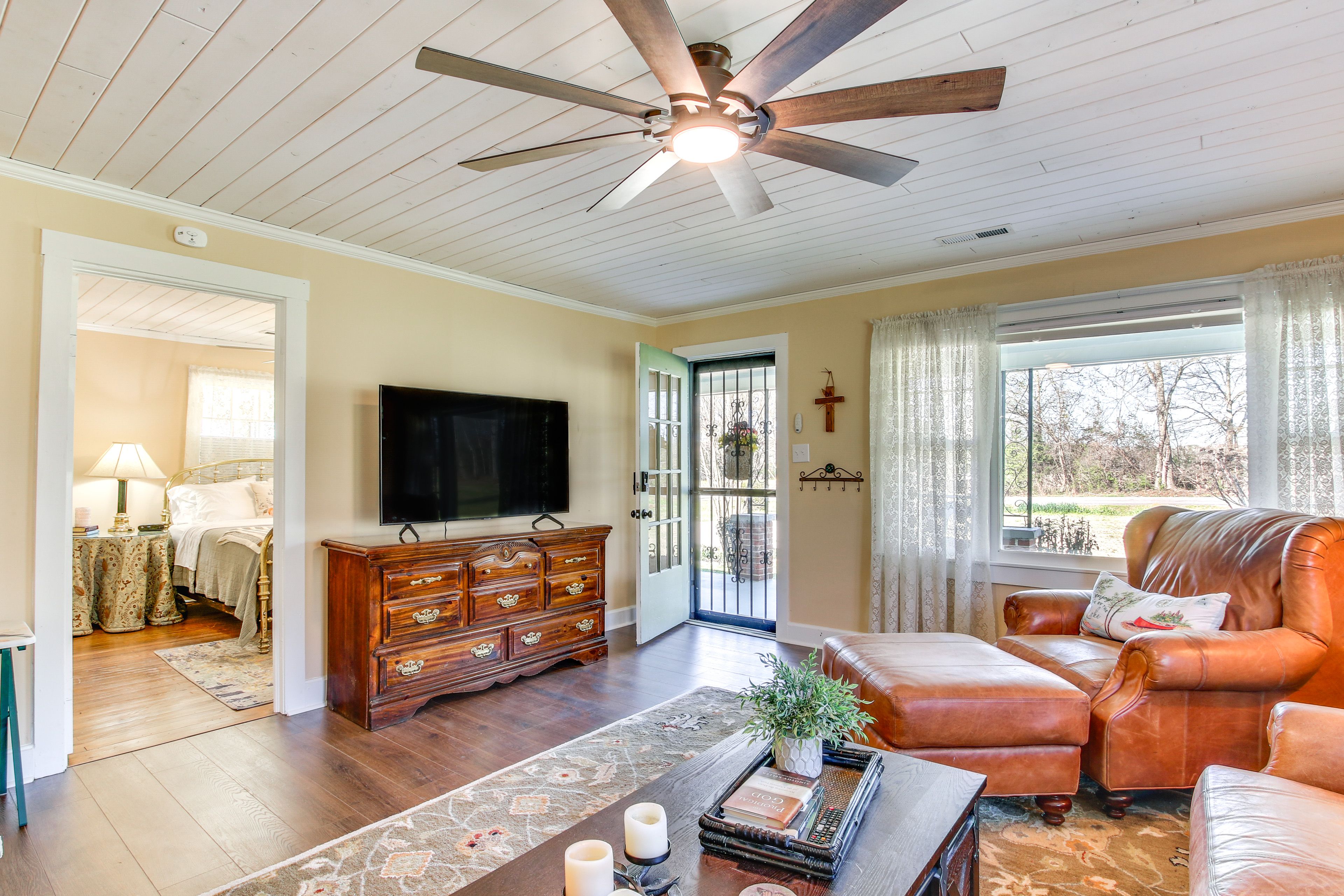 Living Room | Smart TV