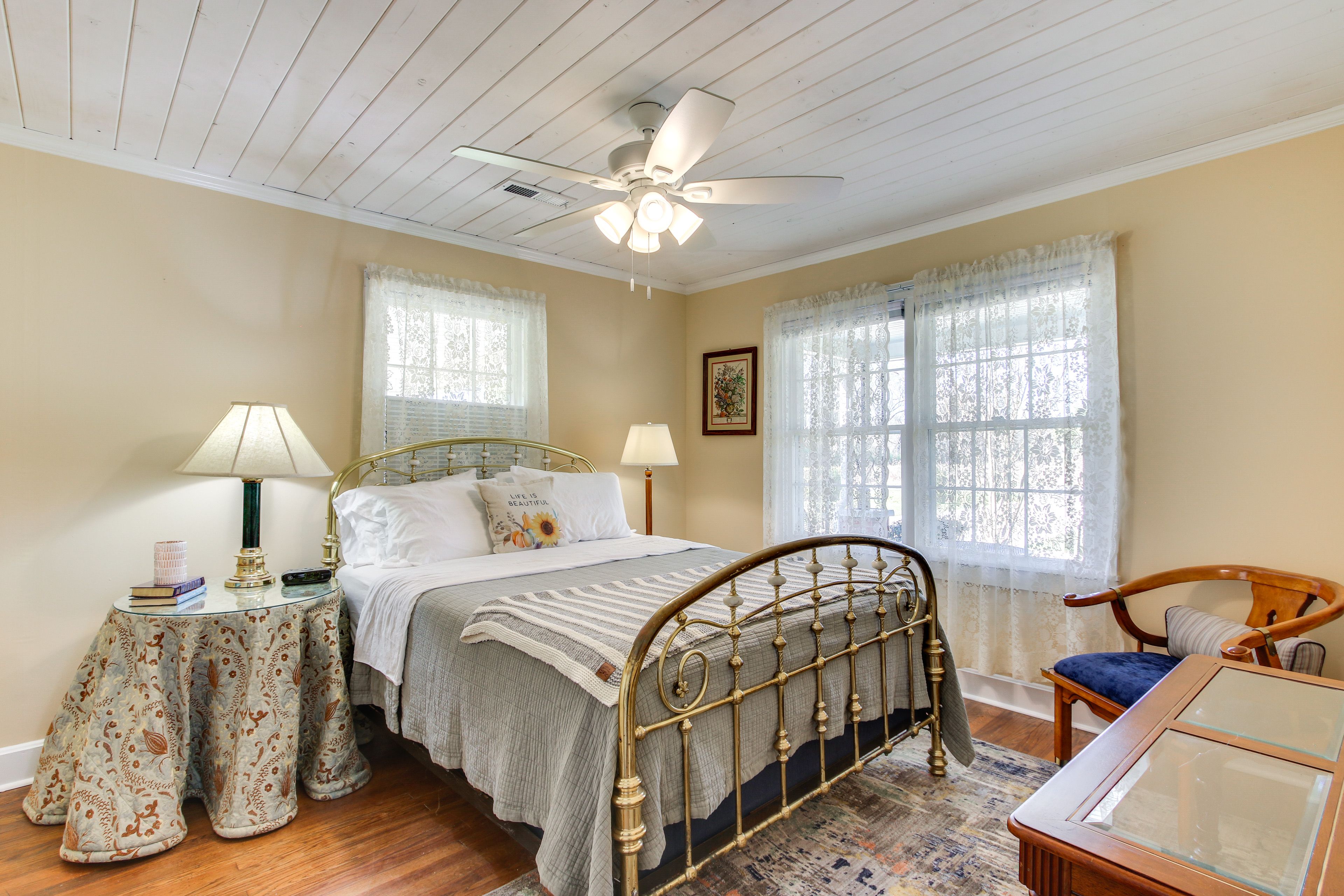 Bedroom 2 | Queen Bed