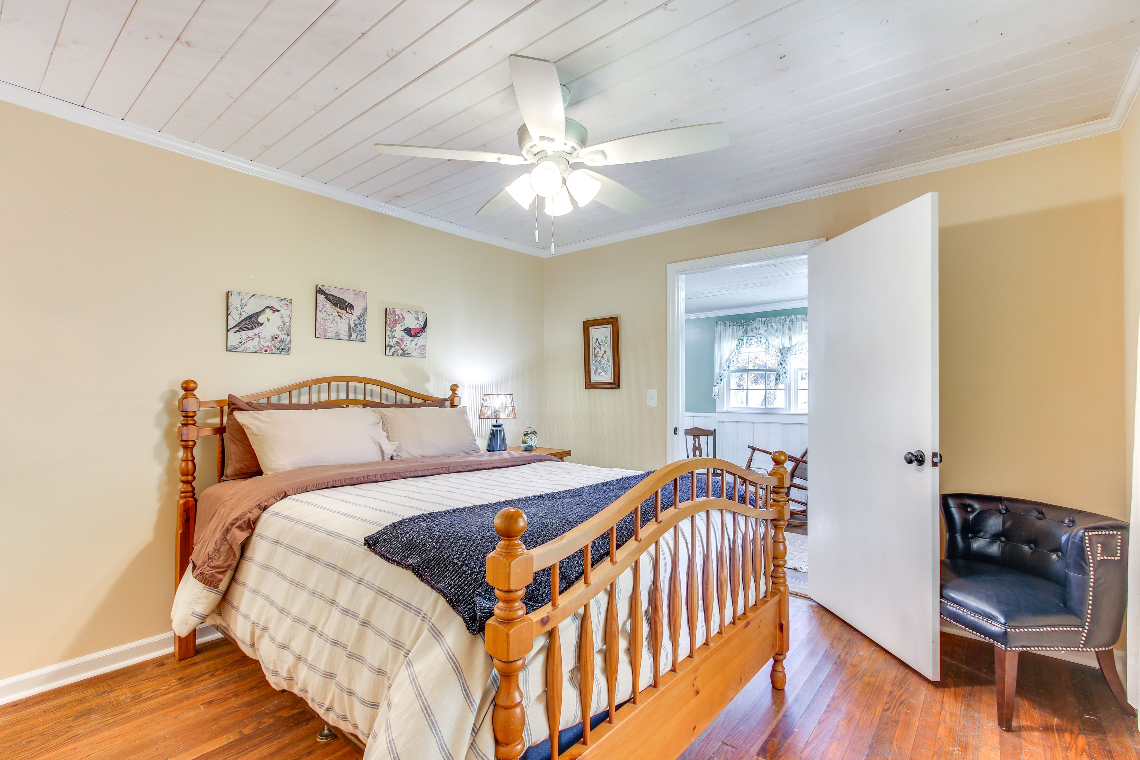 Bedroom 1 | Queen Bed | Linens Provided