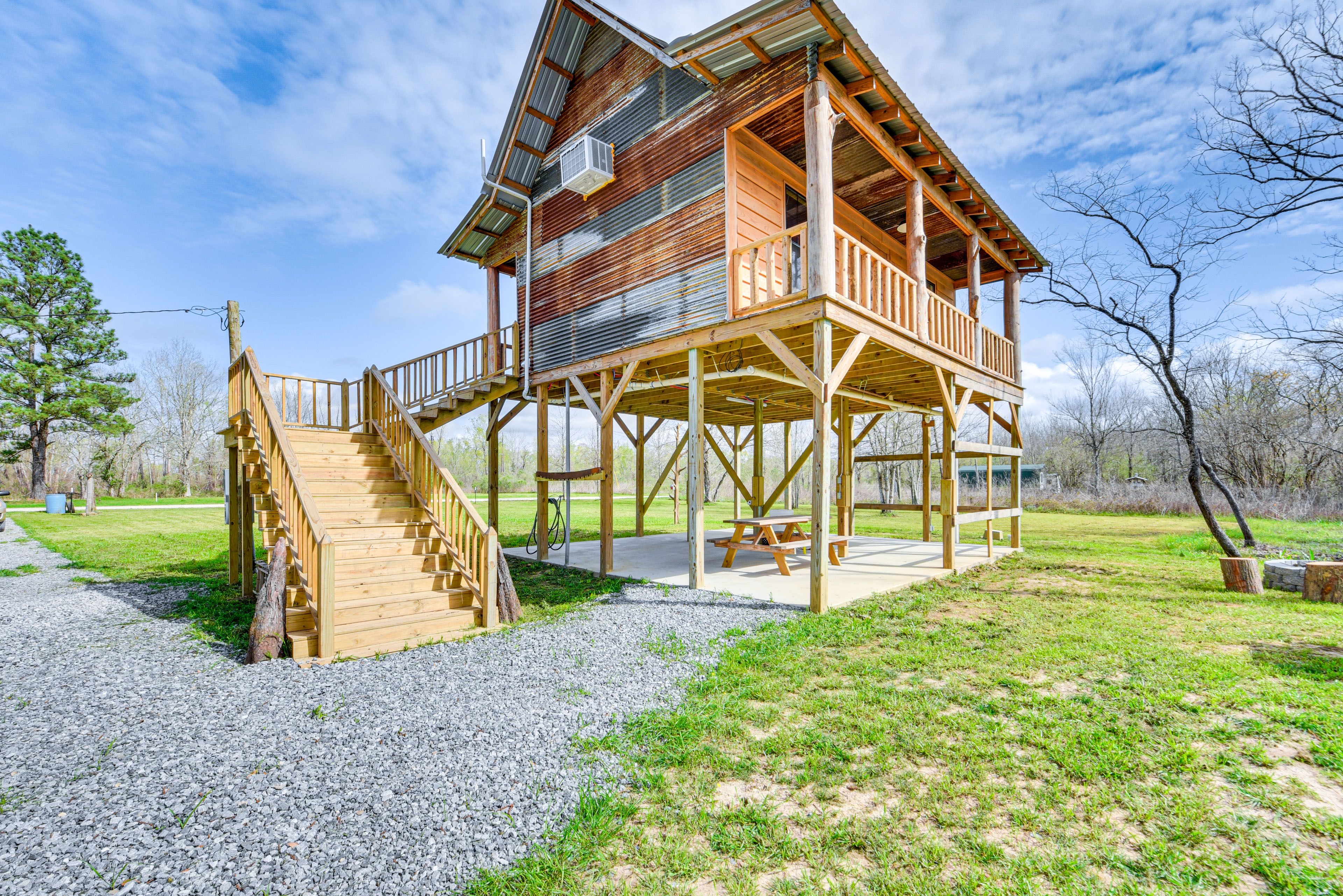 Parking | Driveway (5 Vehicles) | RVs/Trailers Welcome