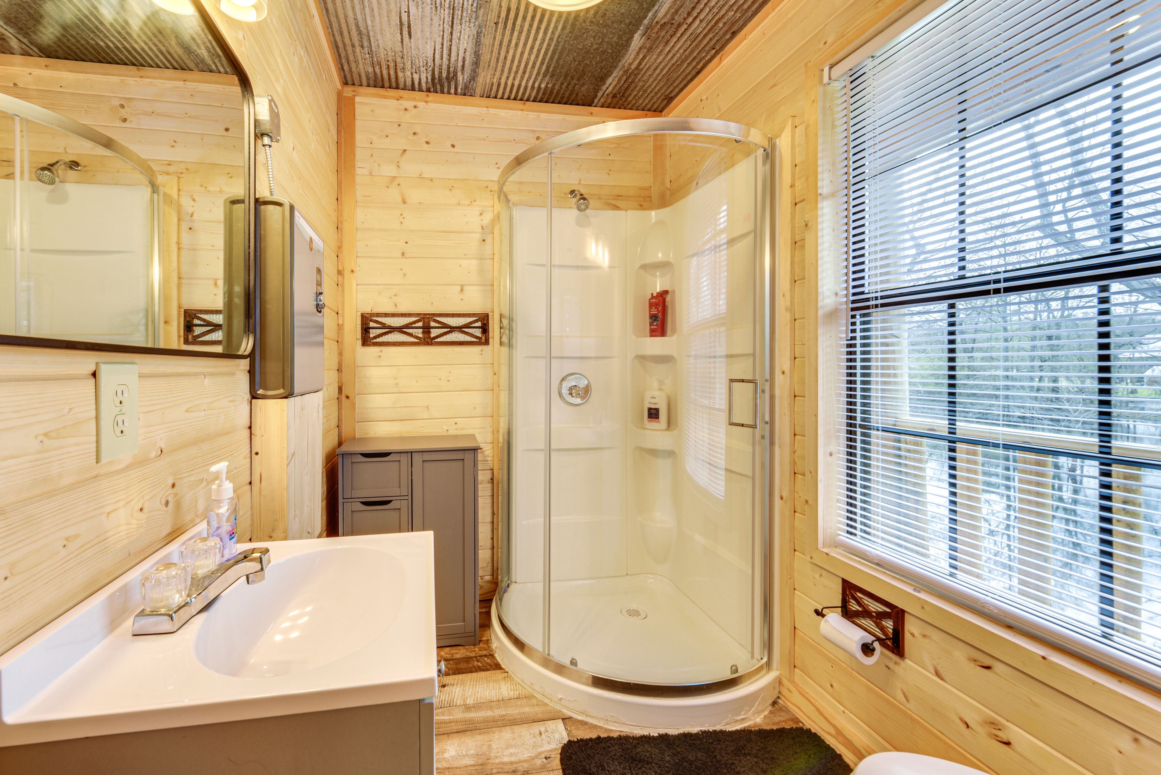 Bathroom | Main Level | Towels Provided