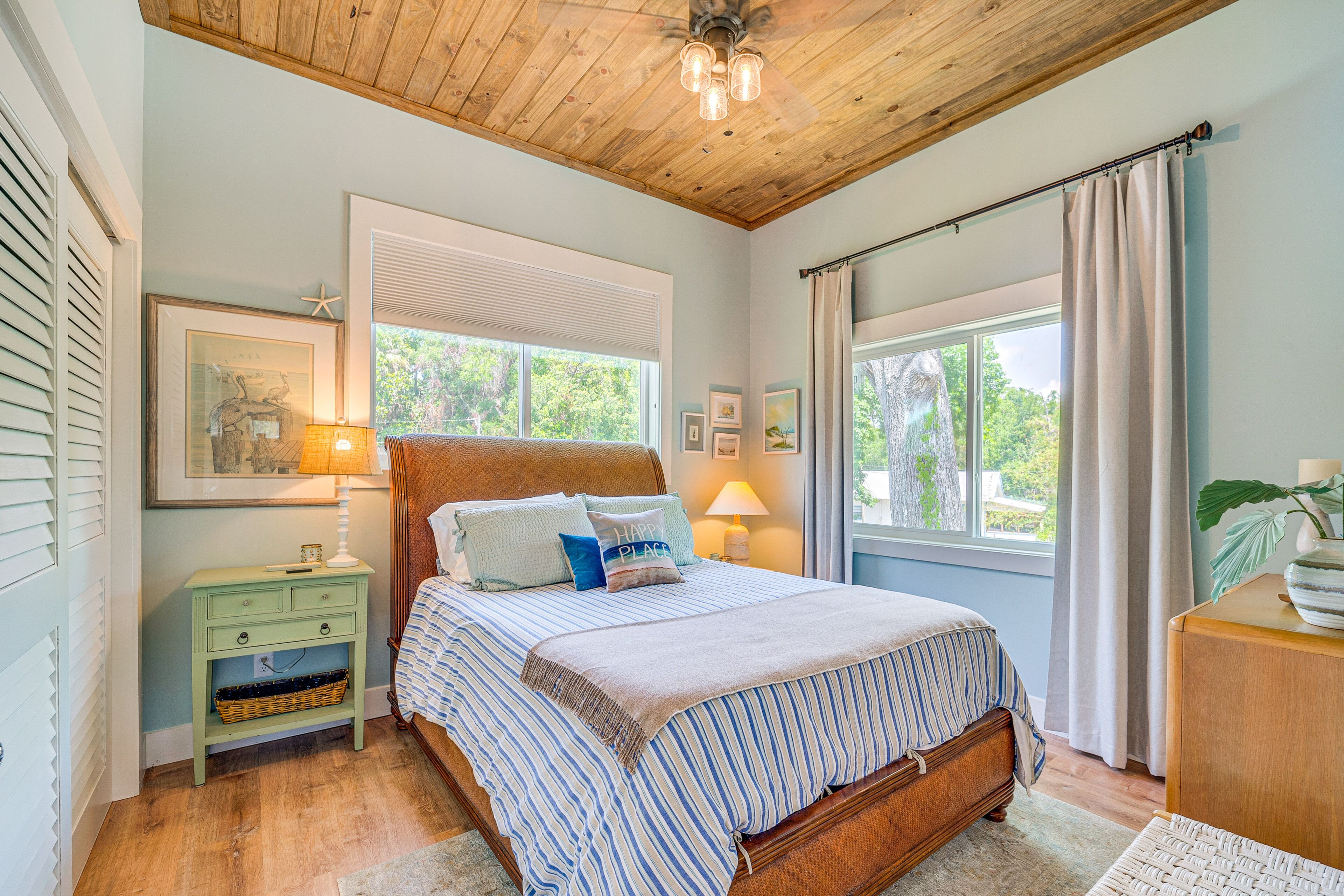 Bedroom 2 | Queen Bed