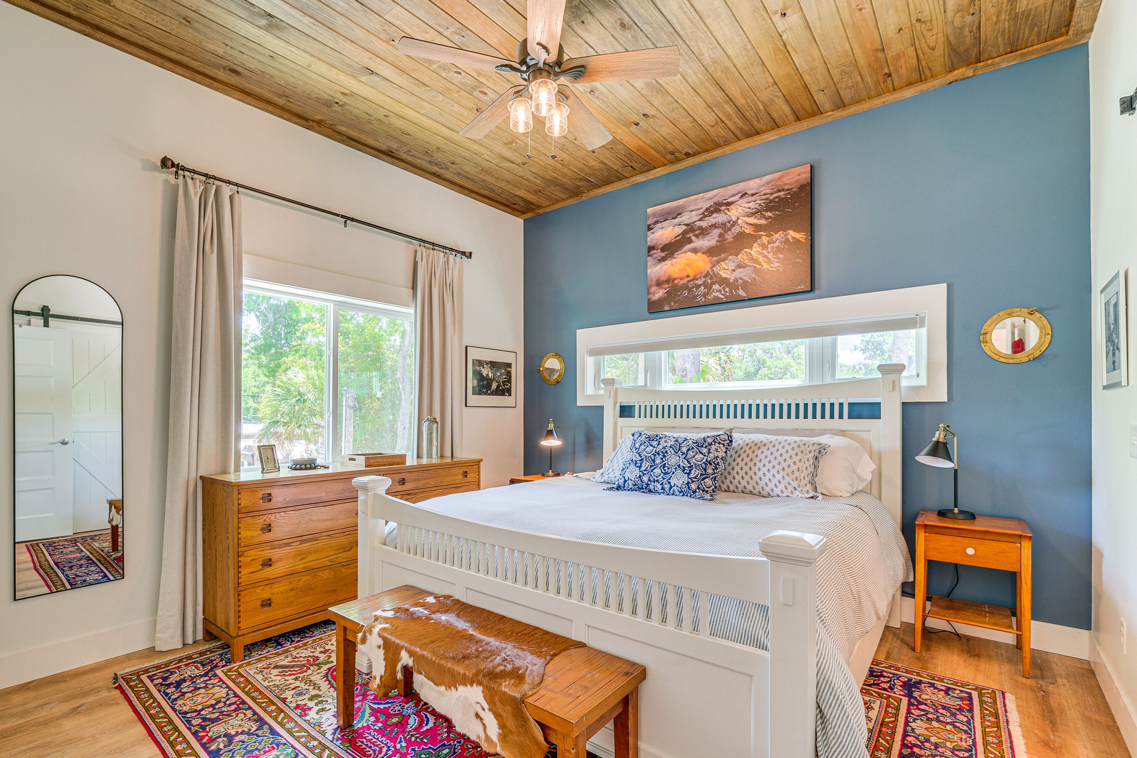 Bedroom 1 | King Bed | Linens Provided