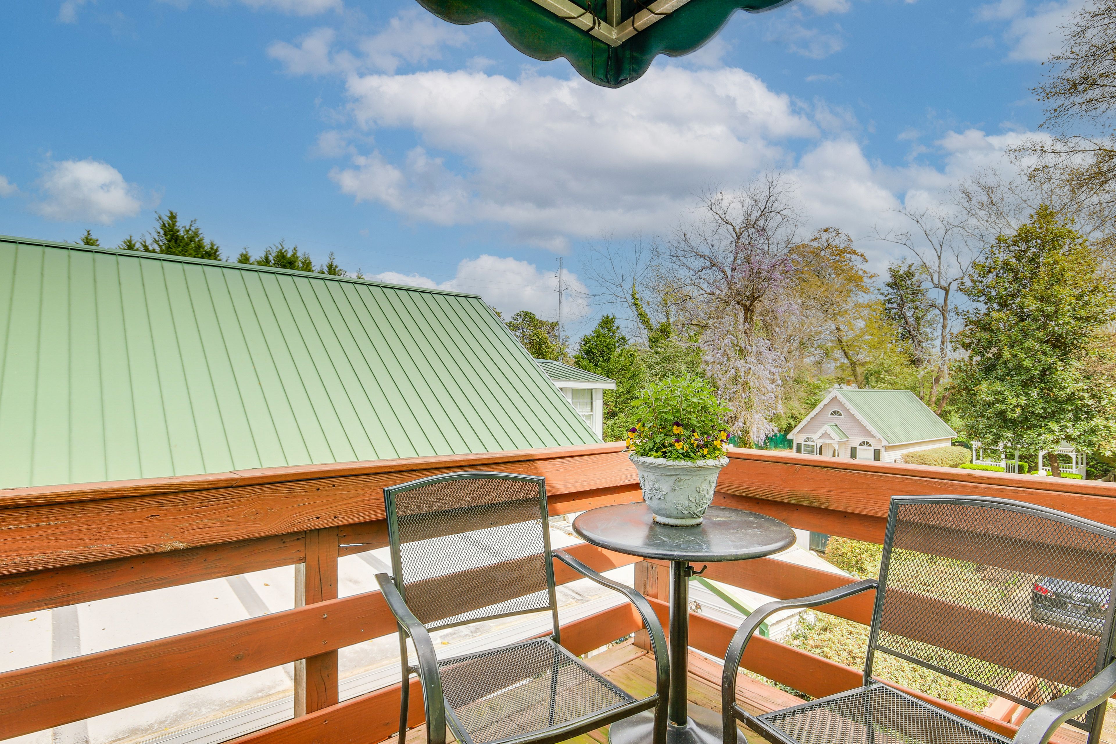 Aiken Vacation Rental | 2BR | 1BA | Stairs Required | 850 Sq Ft
