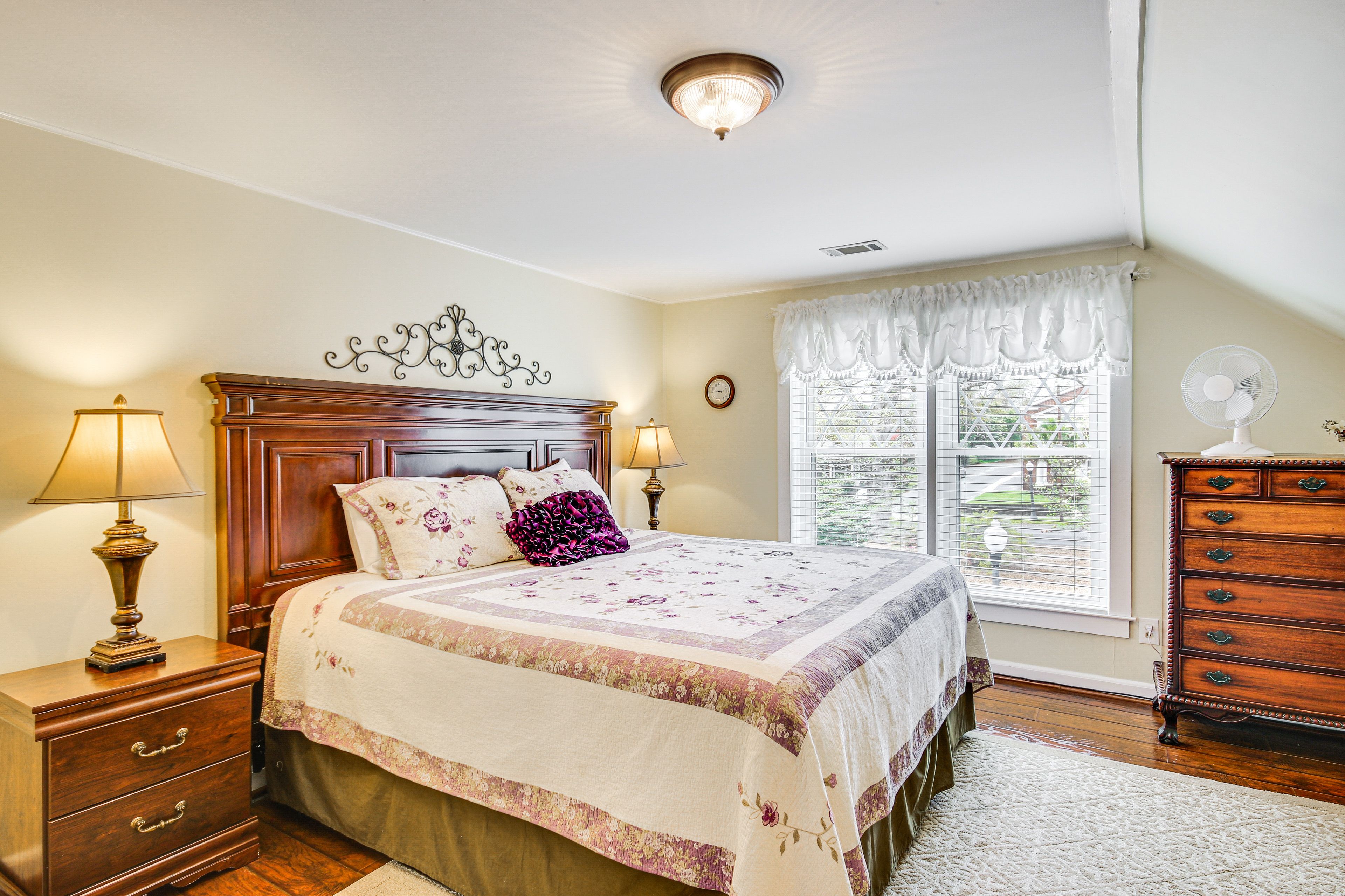 Bedroom 1 | King Bed