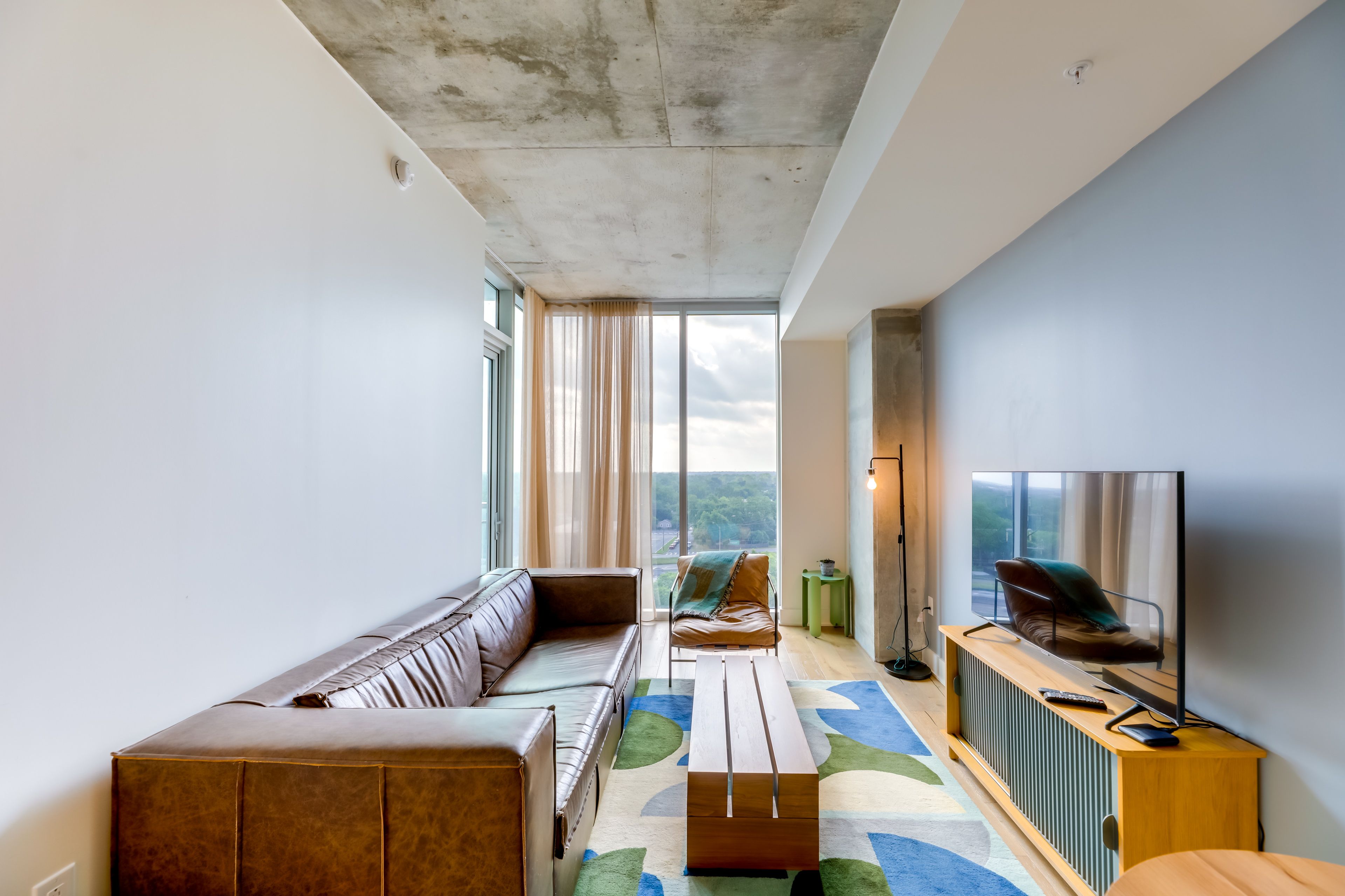 Living Room | Free WiFi | Smart TV | Queen Sleeper Sofa