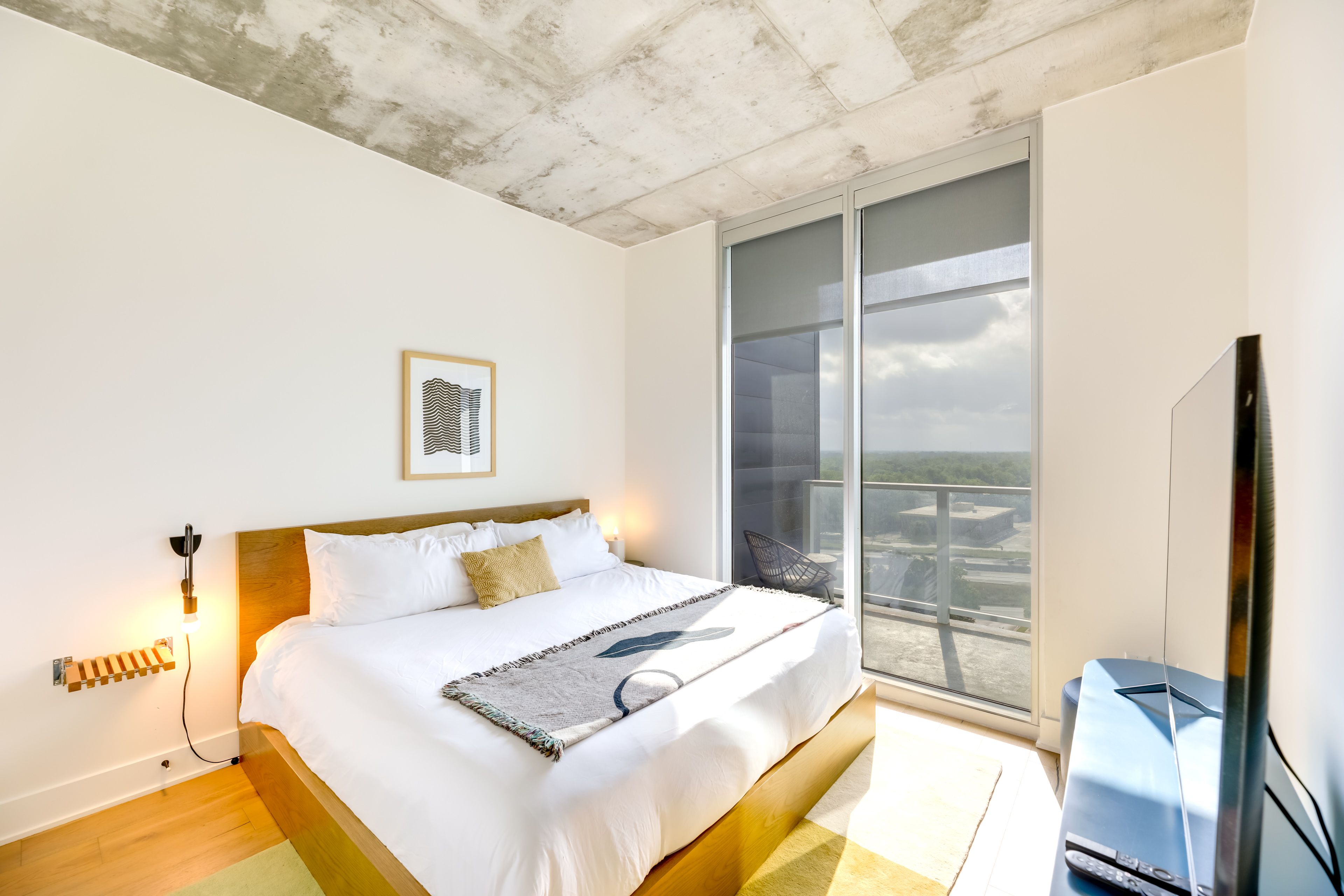 Bedroom | King Bed | Linens Provided