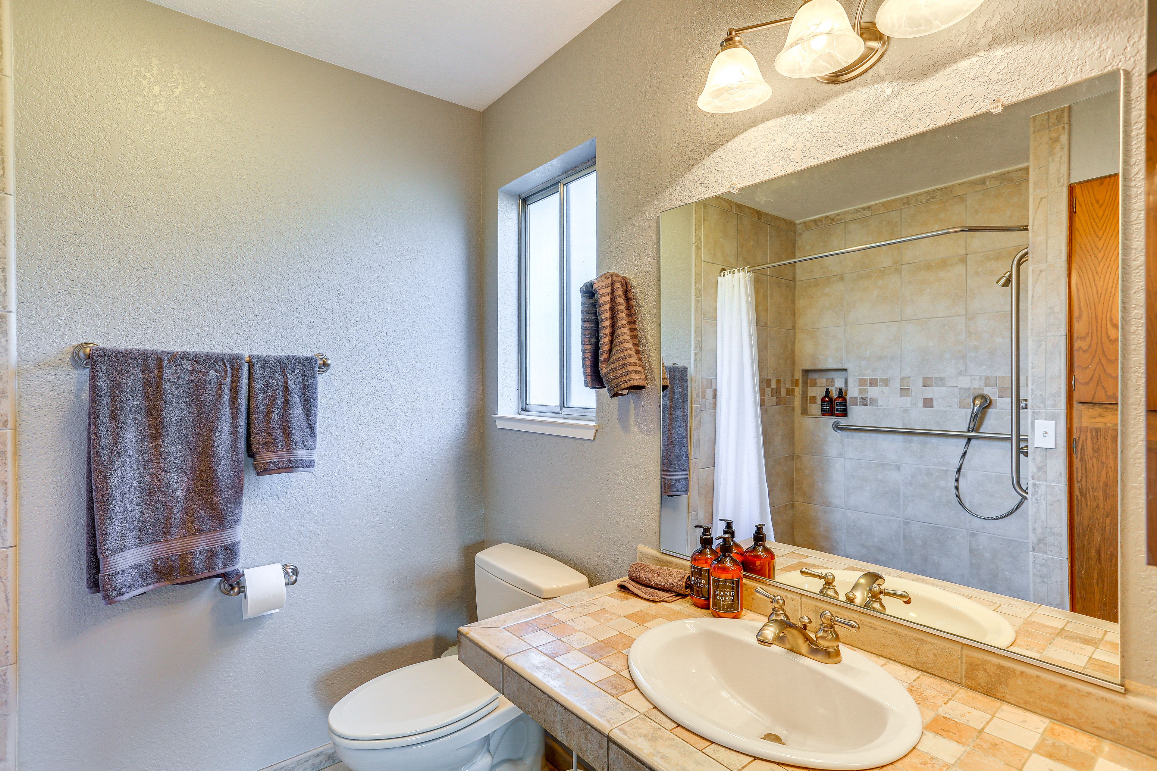En-Suite Bathroom | Complimentary Toiletries