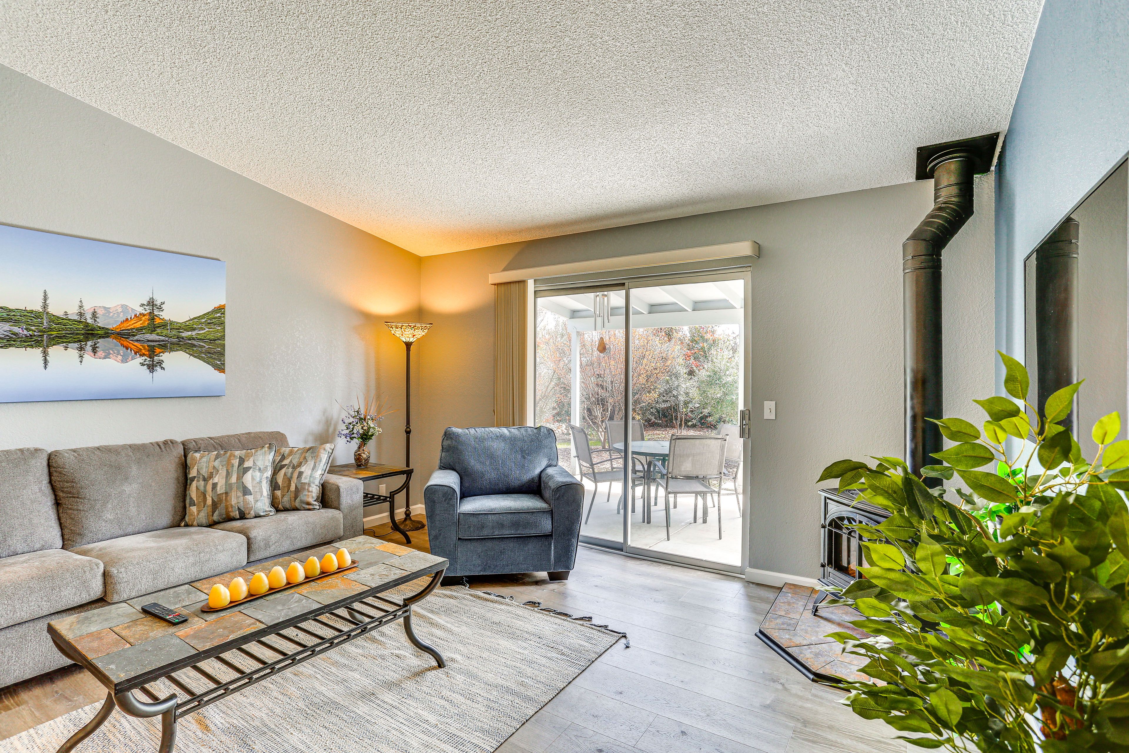 Redding Vacation Rental | 2BR | 2BA | Step-Free Access | 950 Sq Ft