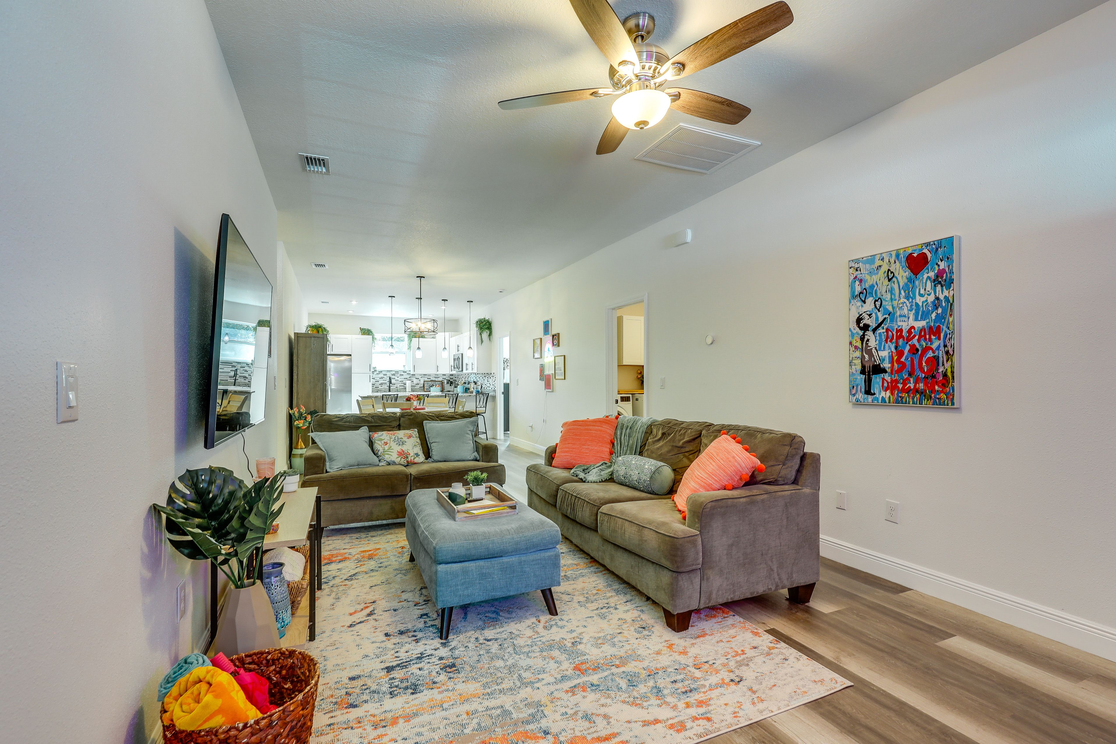 Living Room | Single-Story House | Central A/C