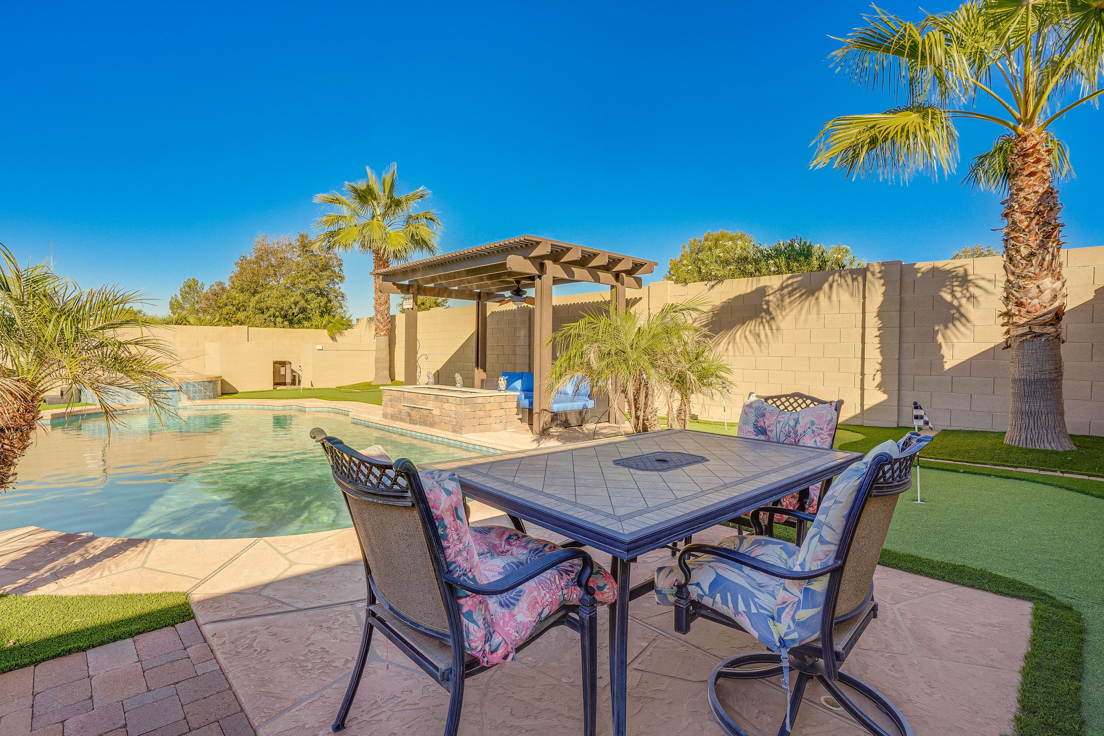 Patio | Outdoor Dining