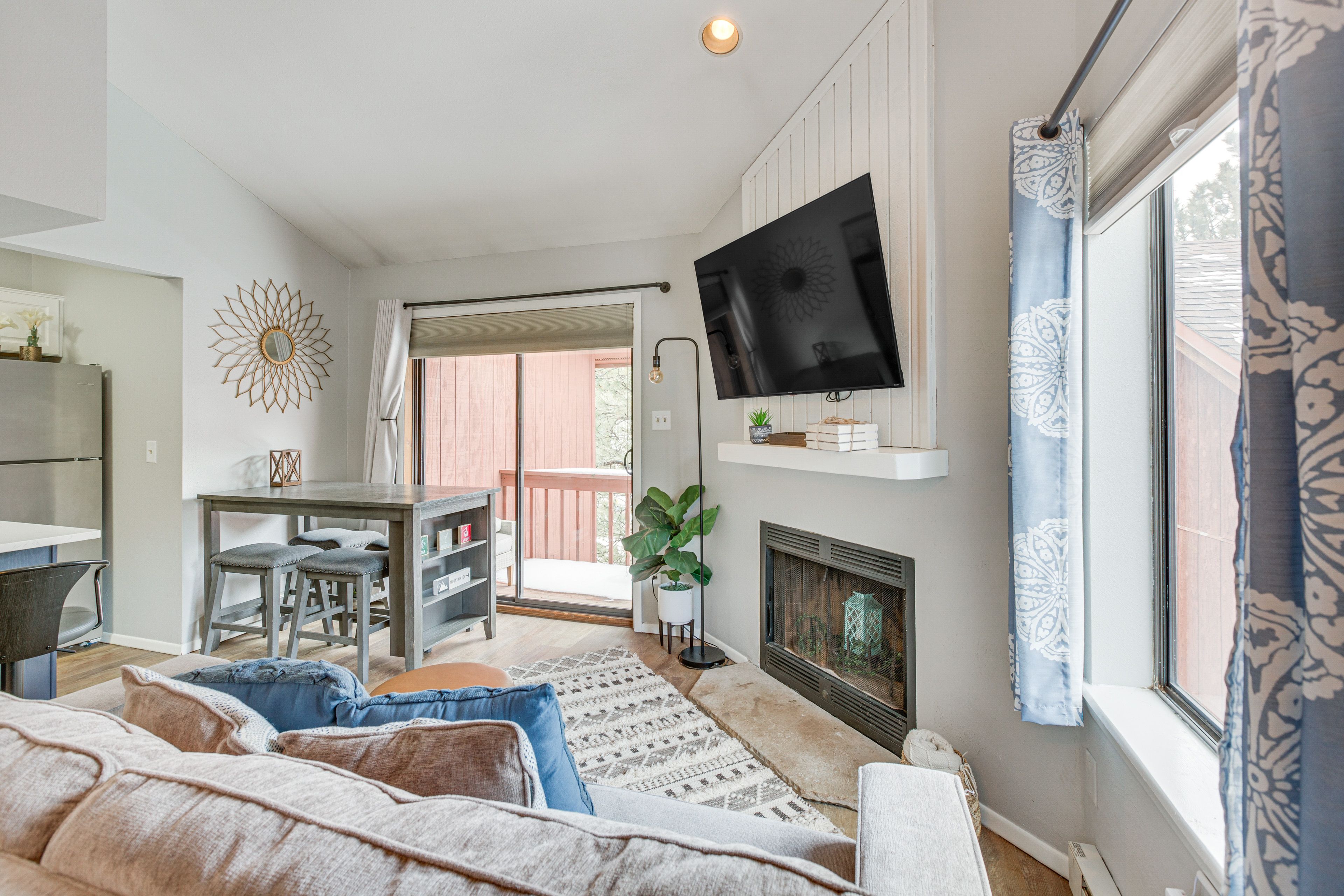 Living Room | Free WiFi | Smart TV | Electric Heating