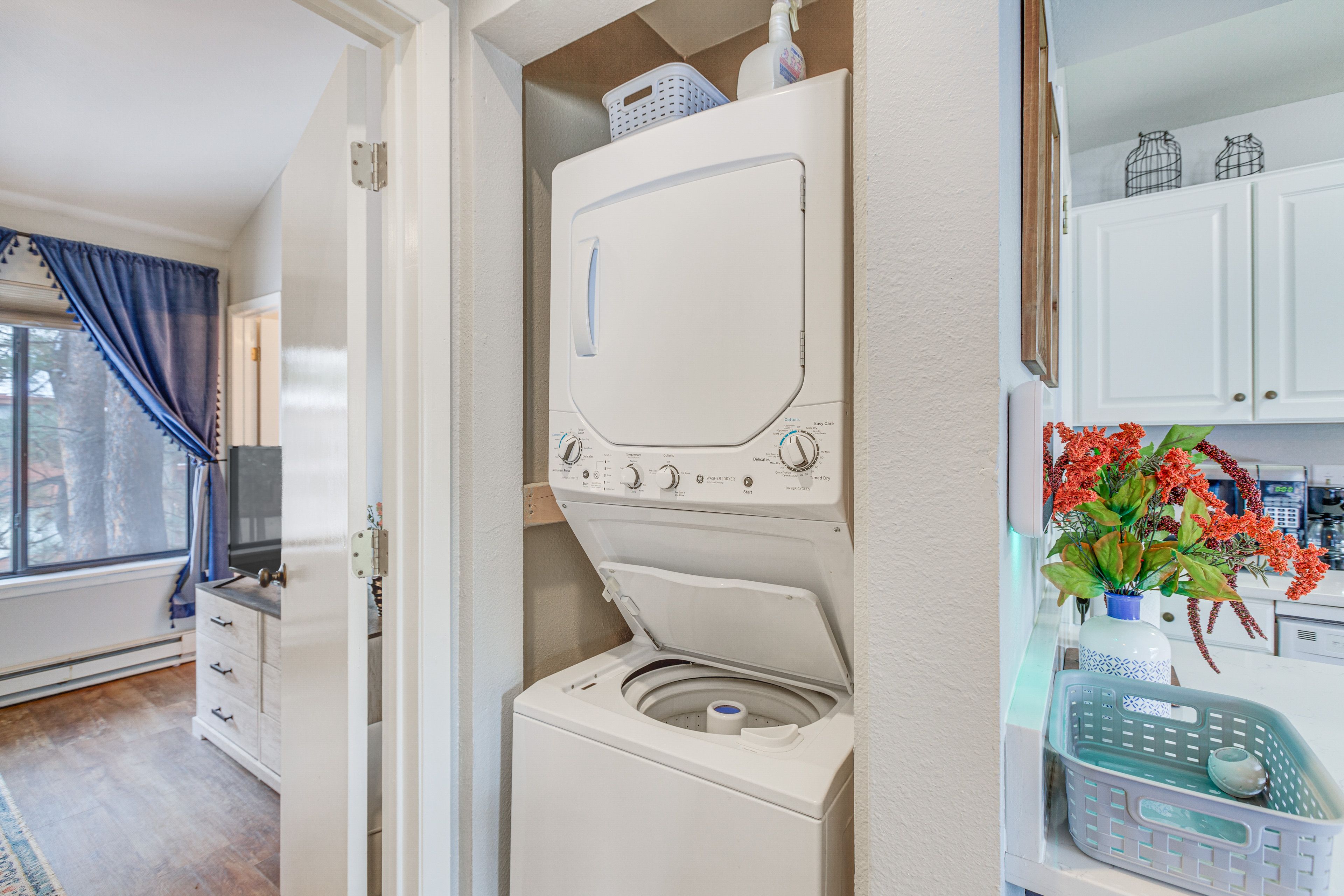 Laundry Closet | Stacked Washer & Dryer