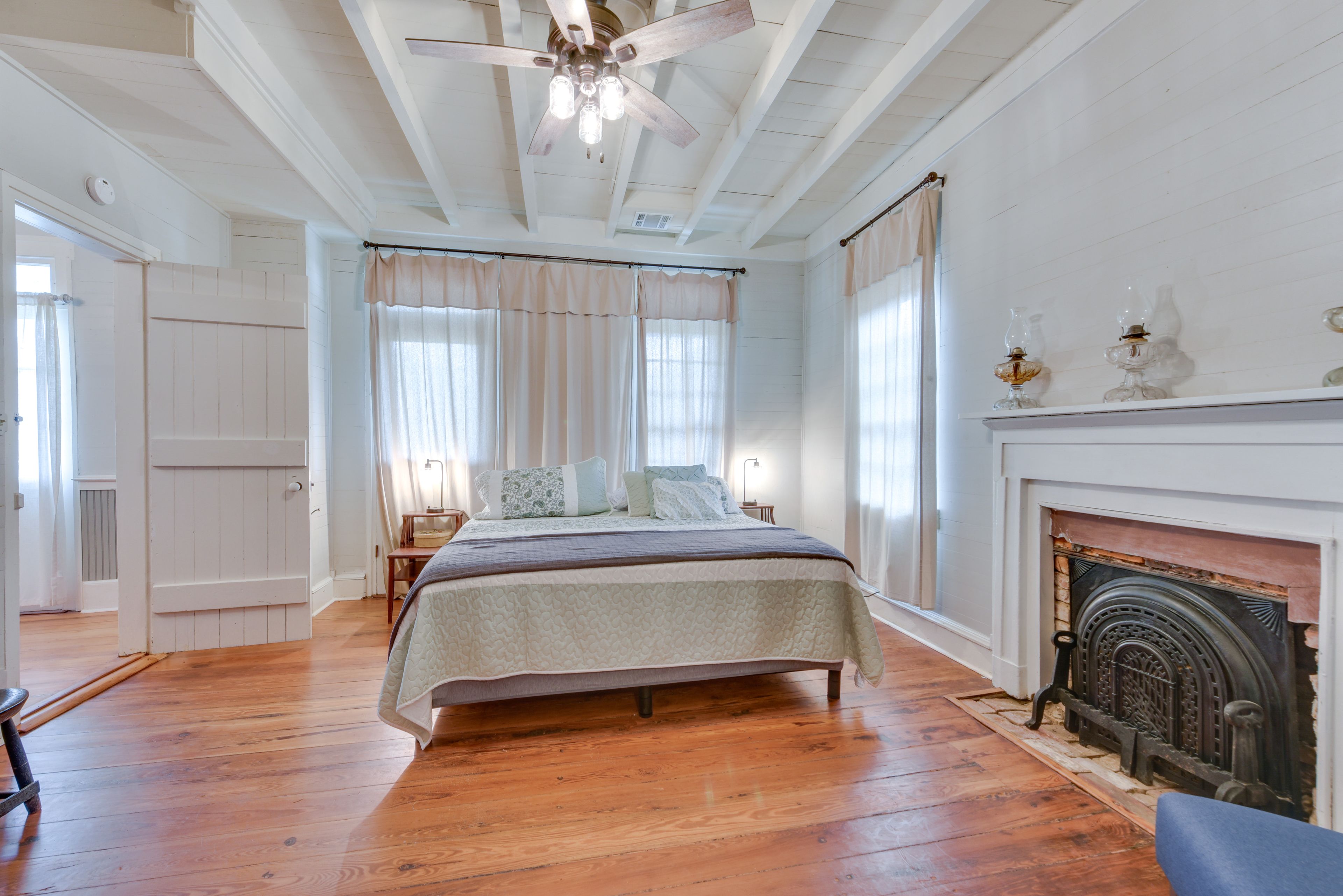 Bedroom 2 | Queen Bed | 1st Floor