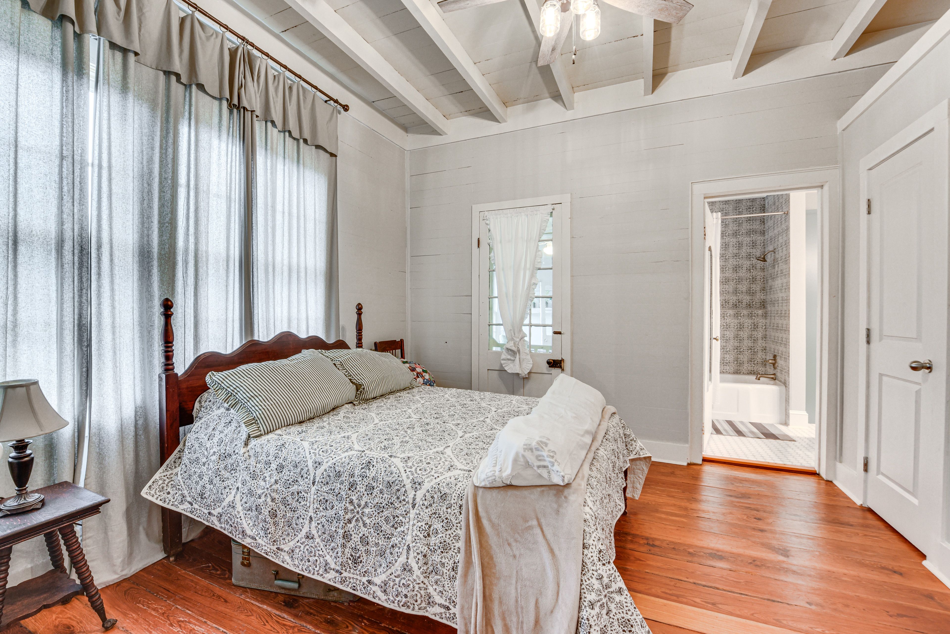 Bedroom 1 | King Bed | 1st Floor