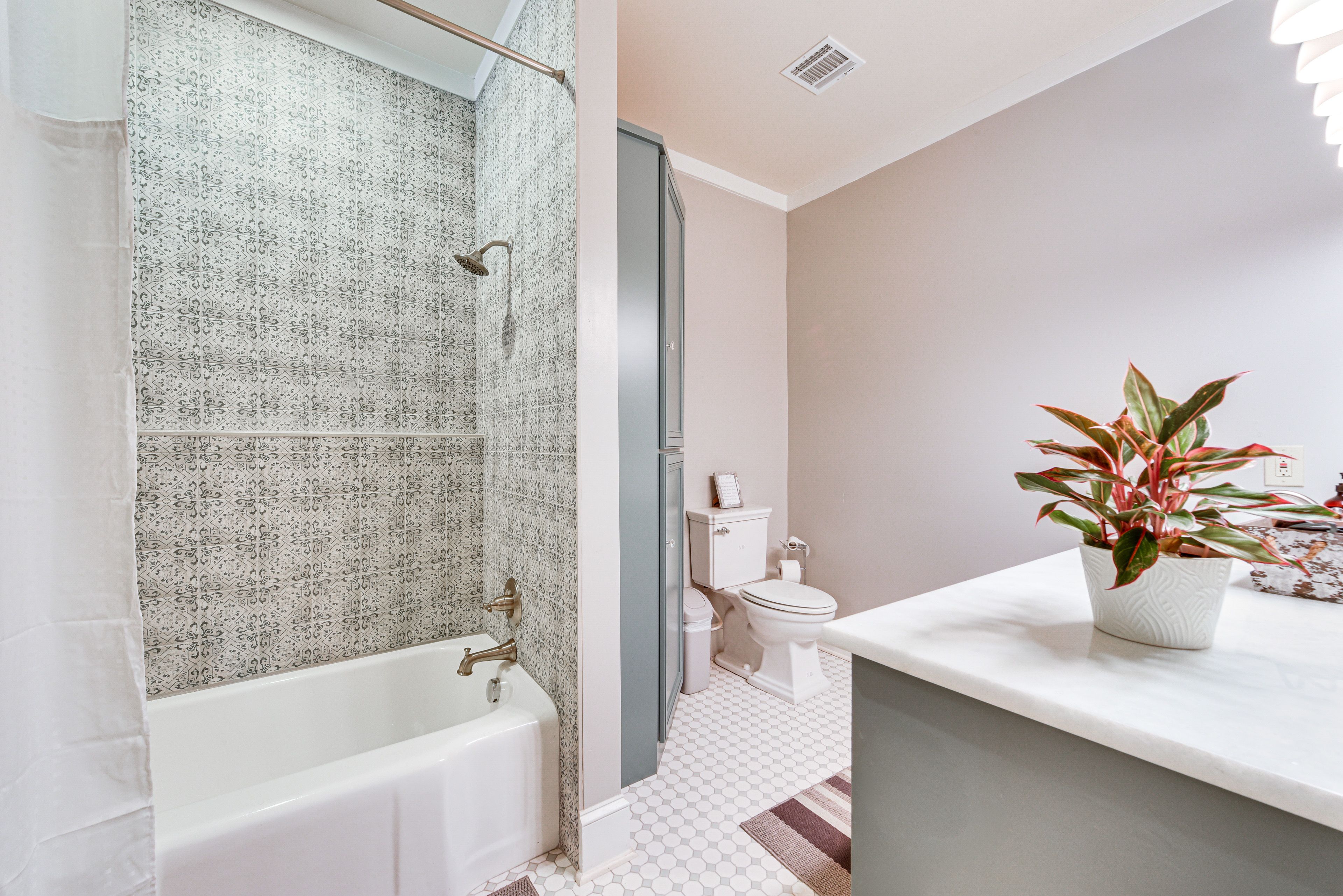 Full Bathroom | 1st Floor
