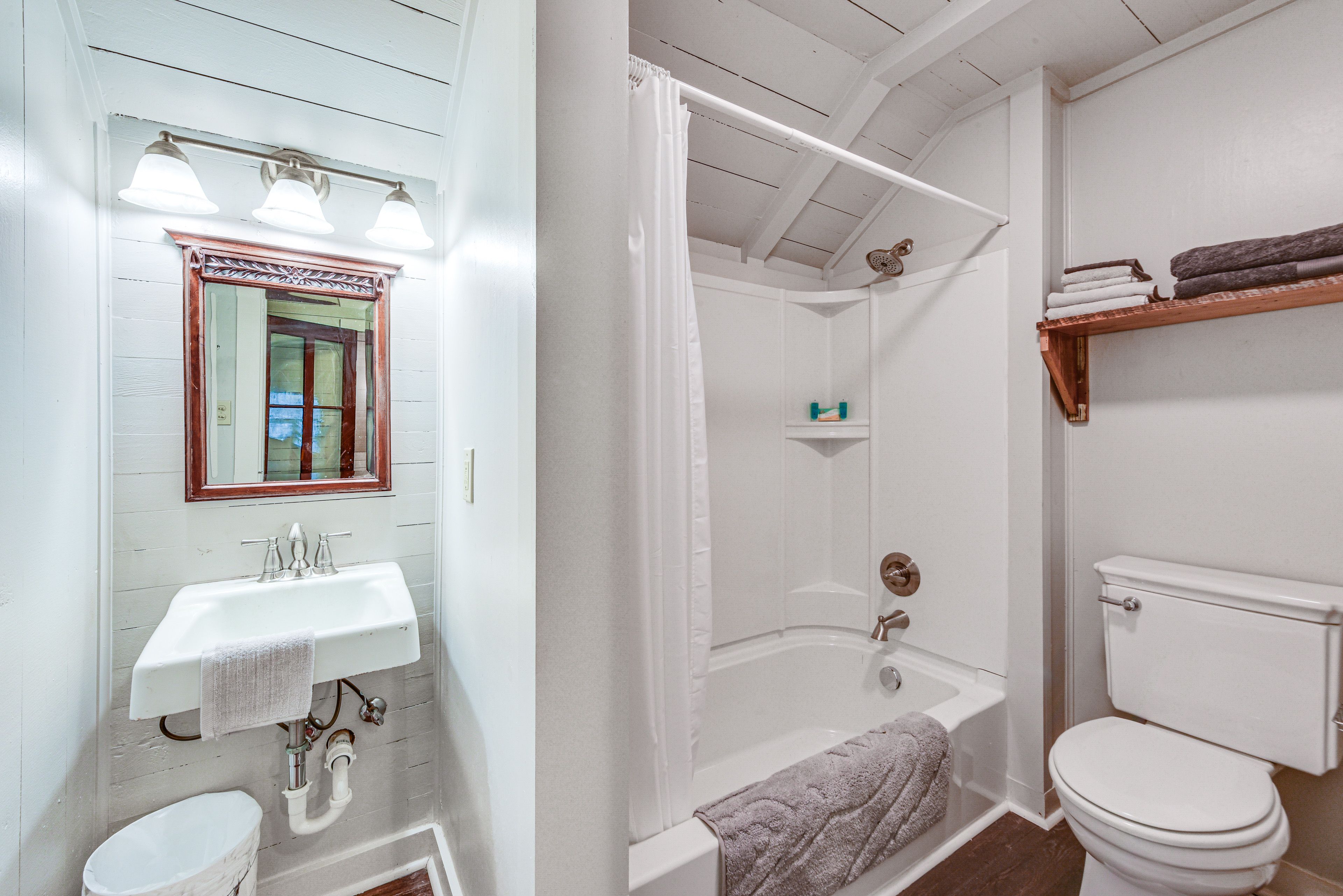Full Bathroom | 2nd Floor