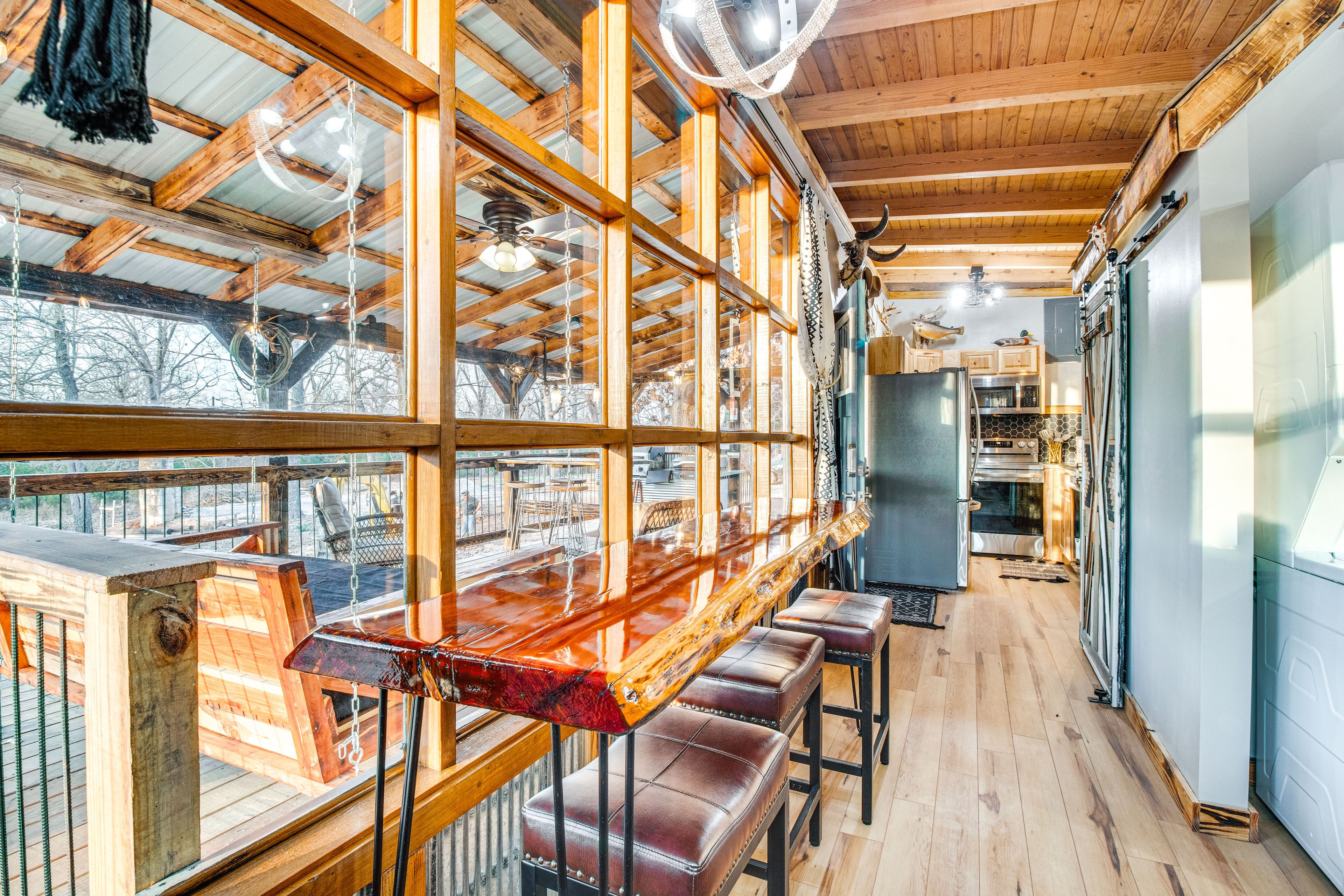 Studio | Dining Area | Dishware/Flatware | Trash Bags/Paper Towels