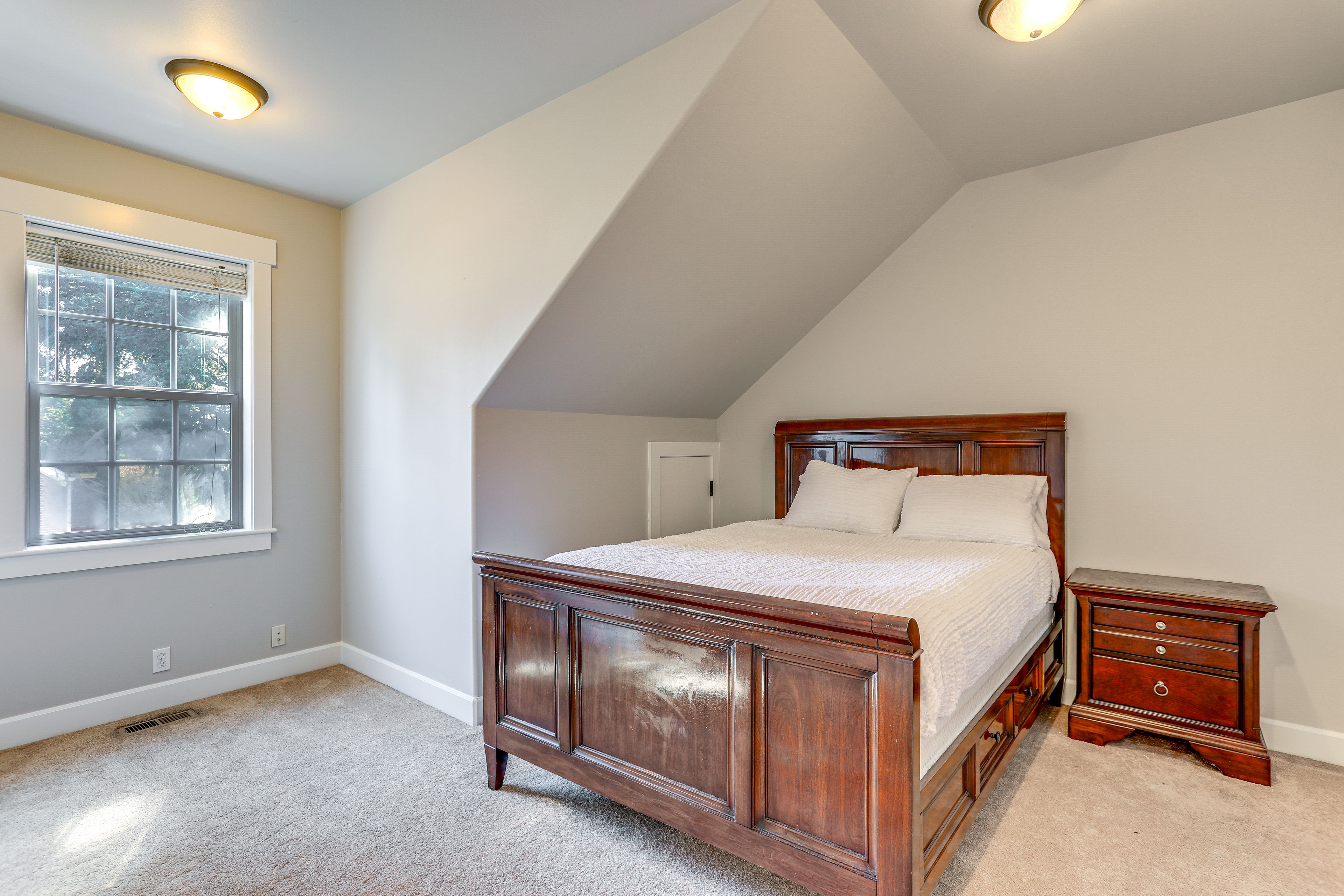 Bedroom 3 | 2nd Floor | Queen Bed | Linens Provided