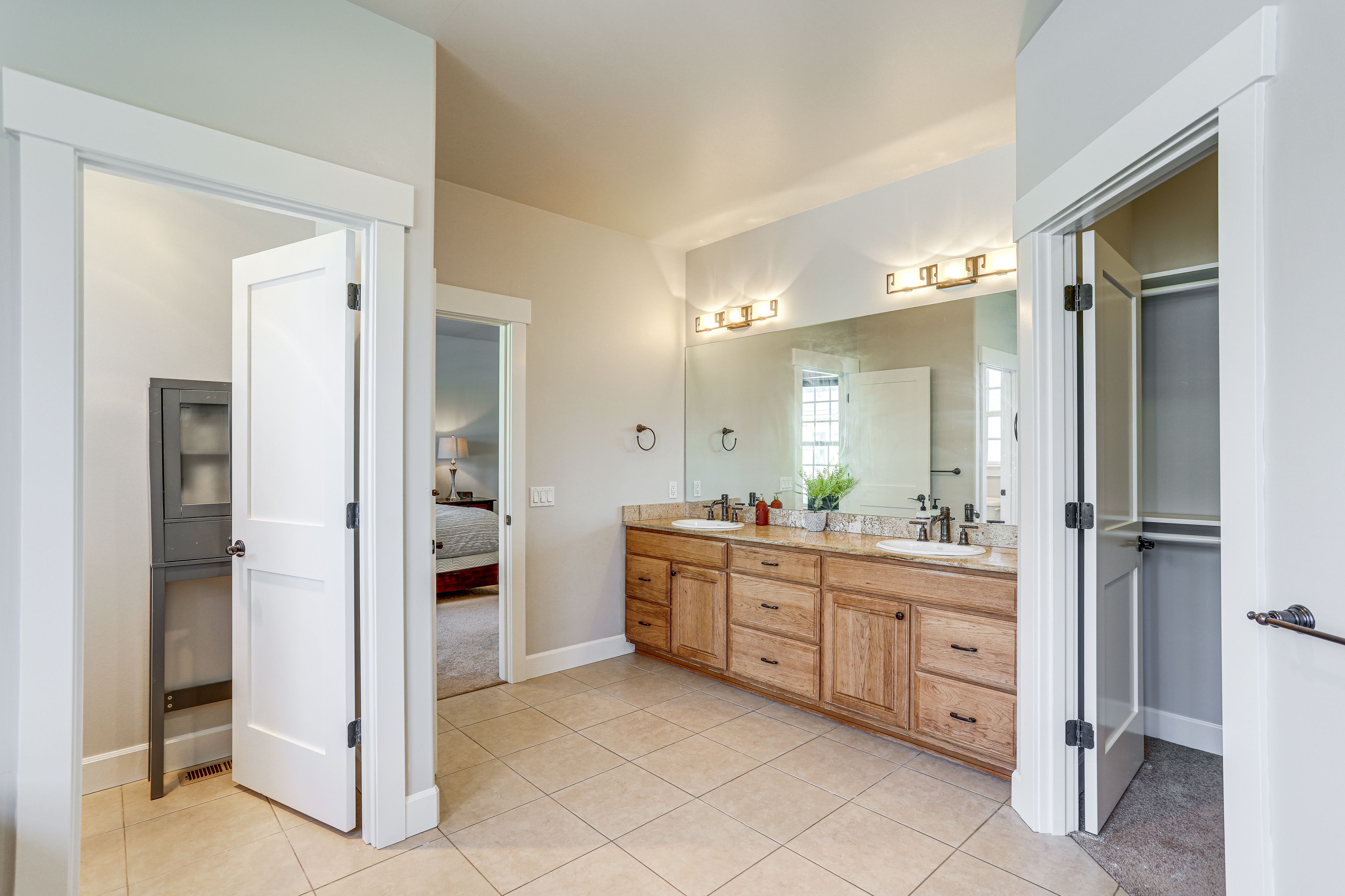 Full Bathroom | 2nd Floor | Shower | Tub