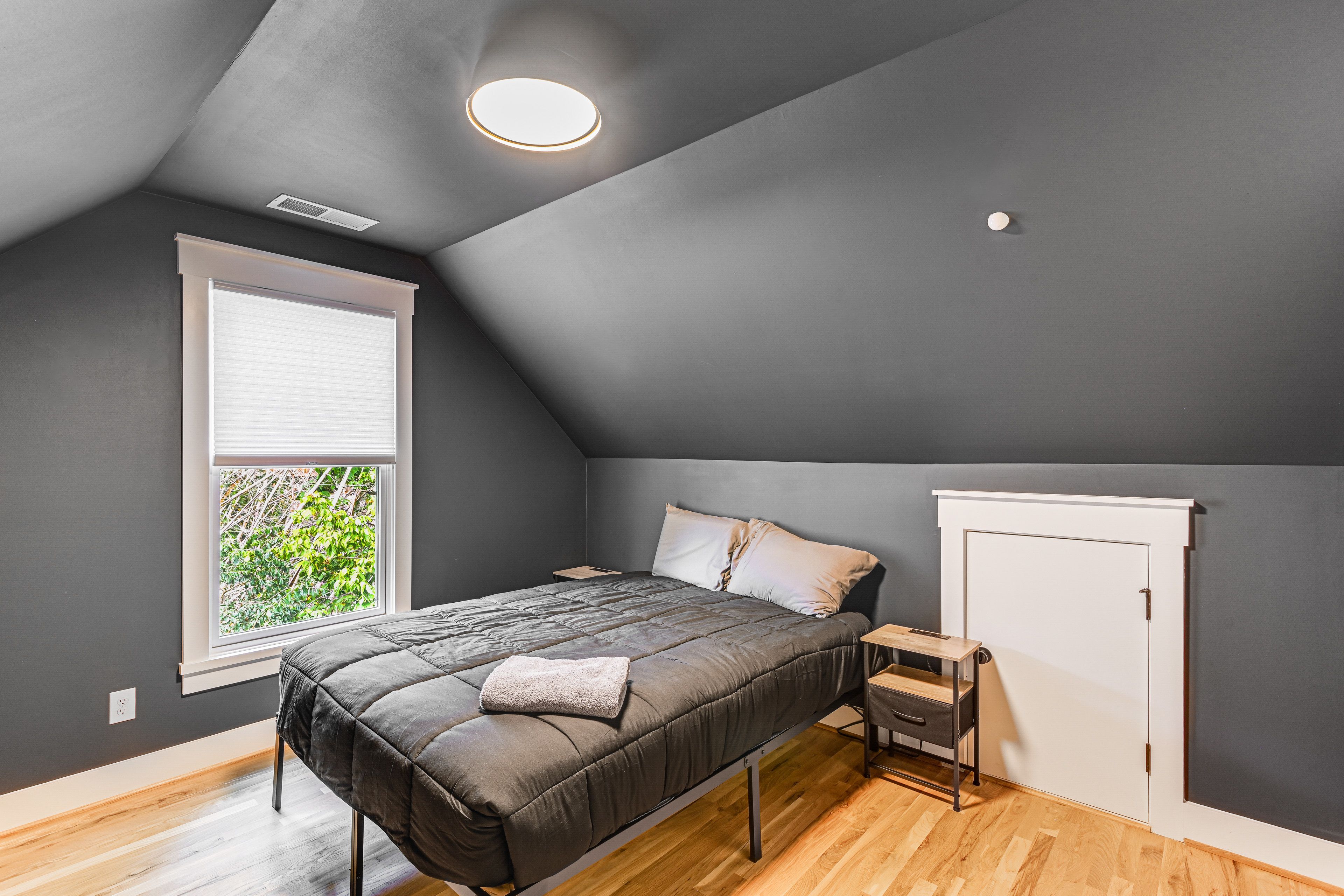 Bedroom | 2nd Floor | Queen Bed | Linens Provided
