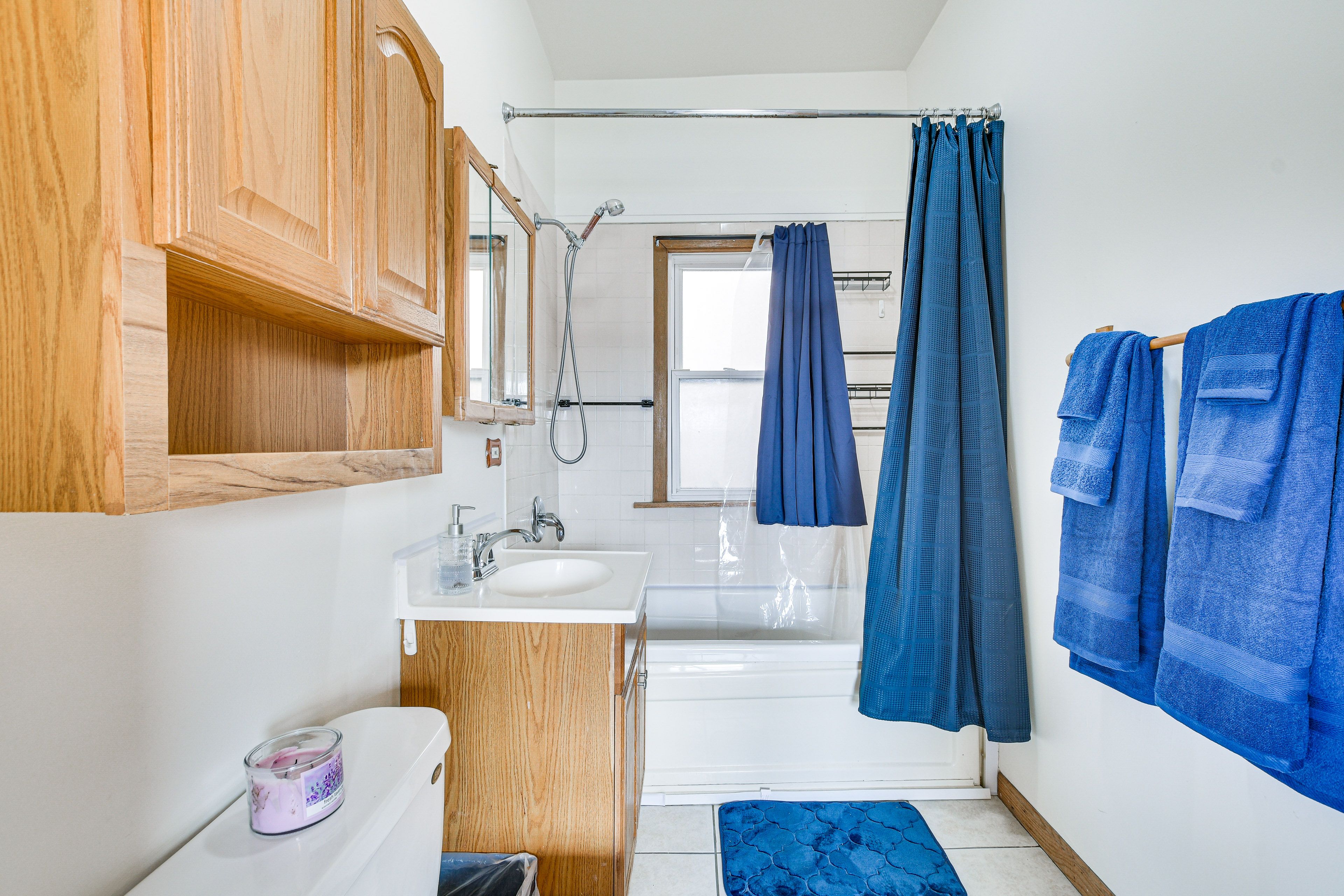 Full Bathroom | Main Level | Towels Provided