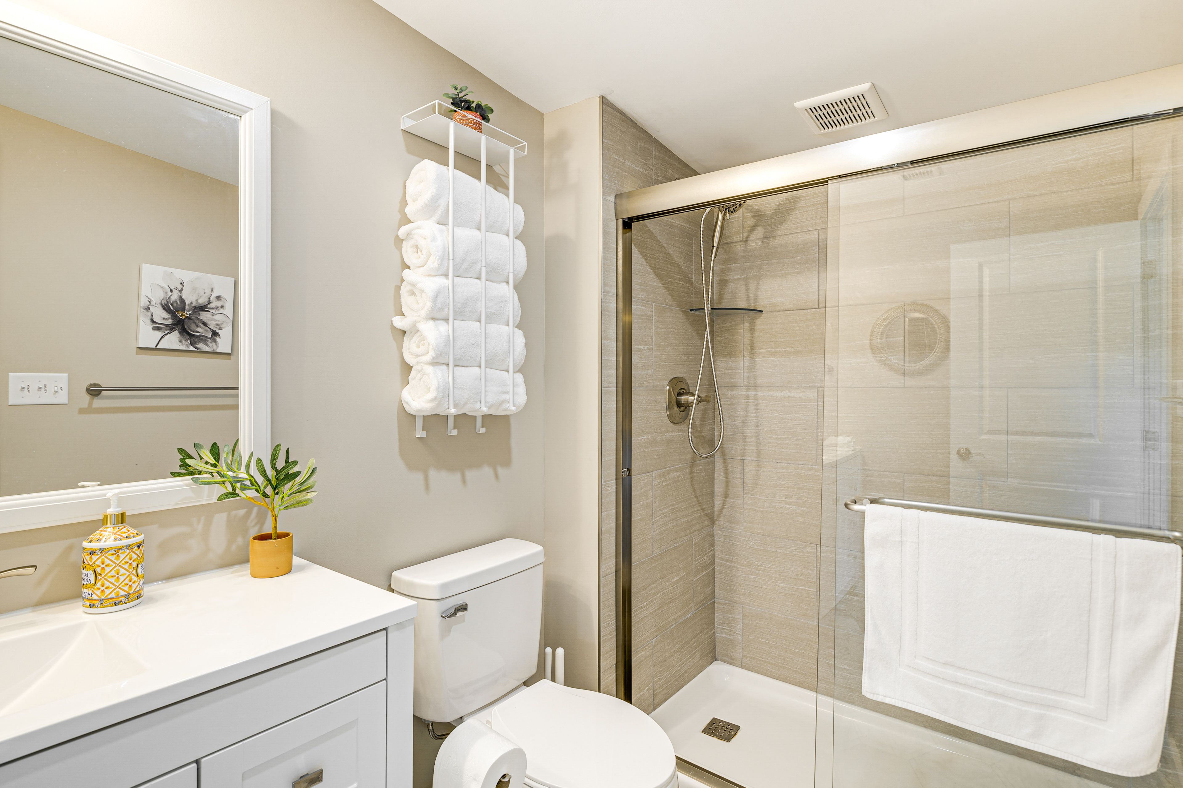 En-Suite Bathroom | 2nd Floor | Towels Provided