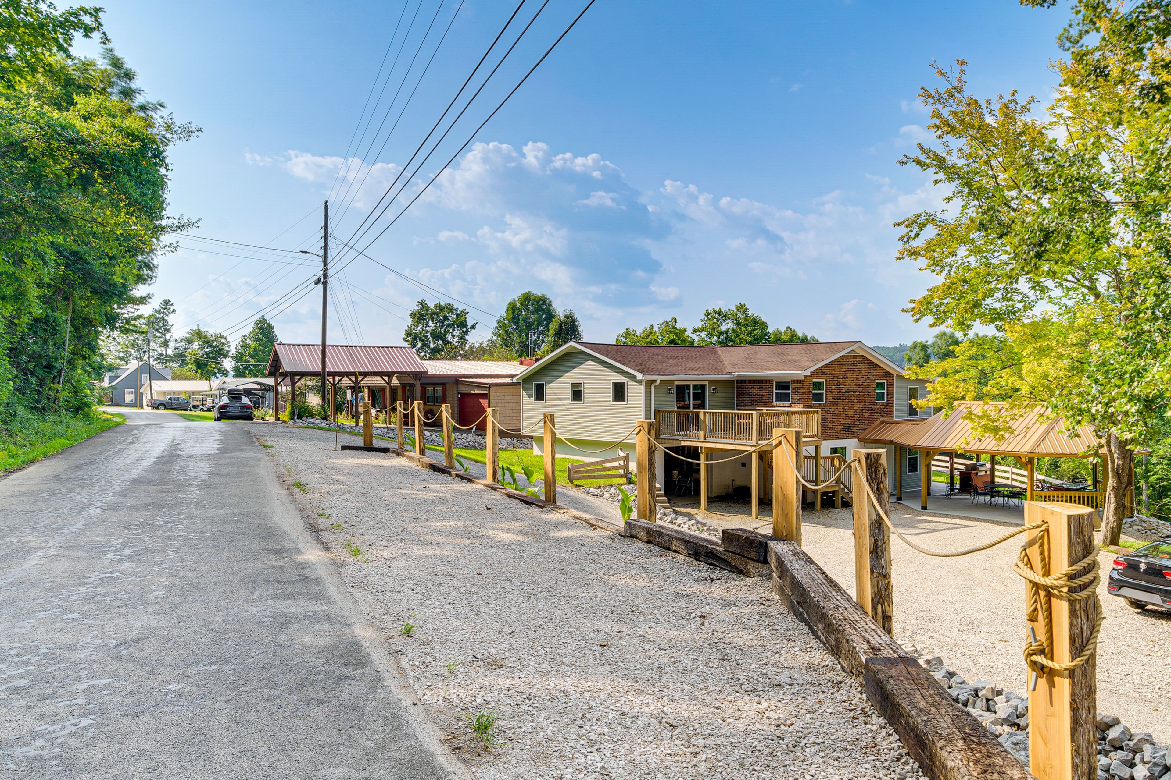 Parking | Driveway (5 Vehicles) | Additional Area for Trailers & Trucks