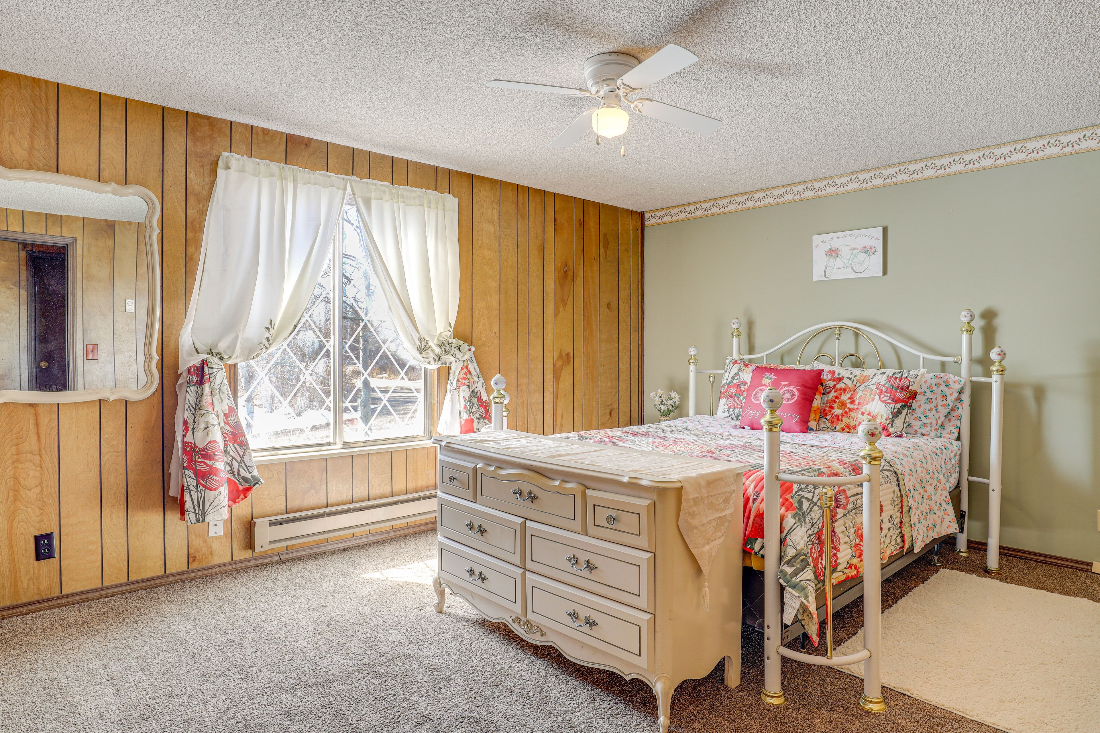 Bedroom 1 | Queen Bed | Linens Provided | Main Level