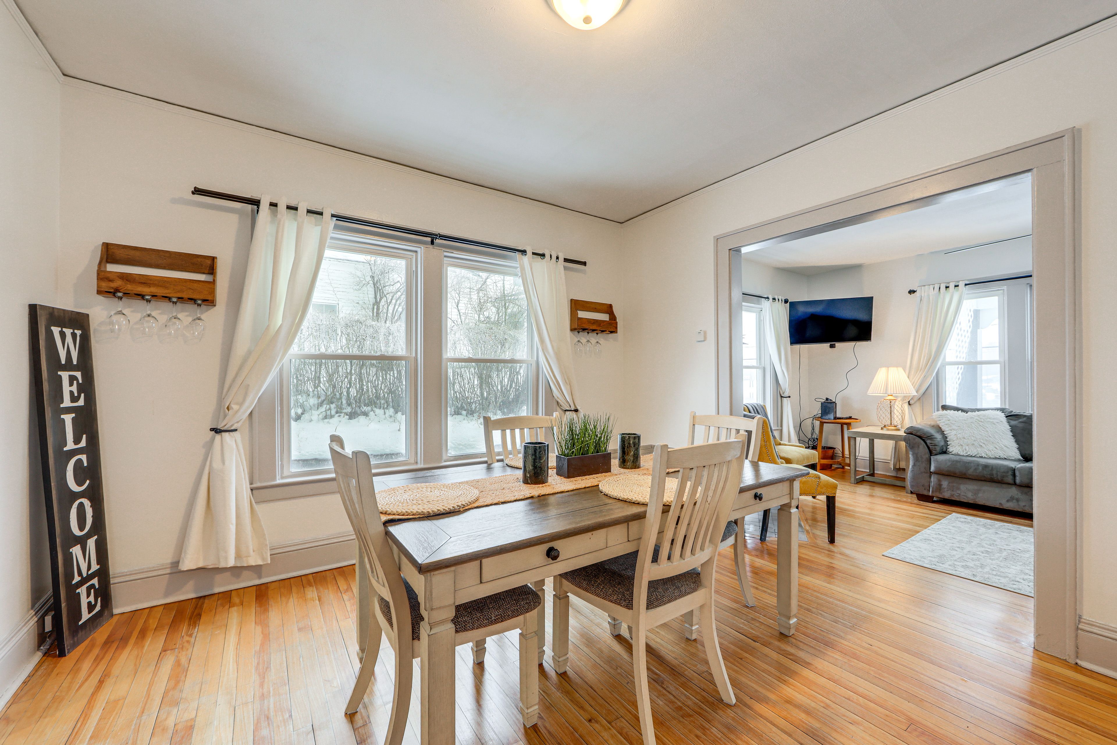 Dining Room | Dishware/Flatware Provided