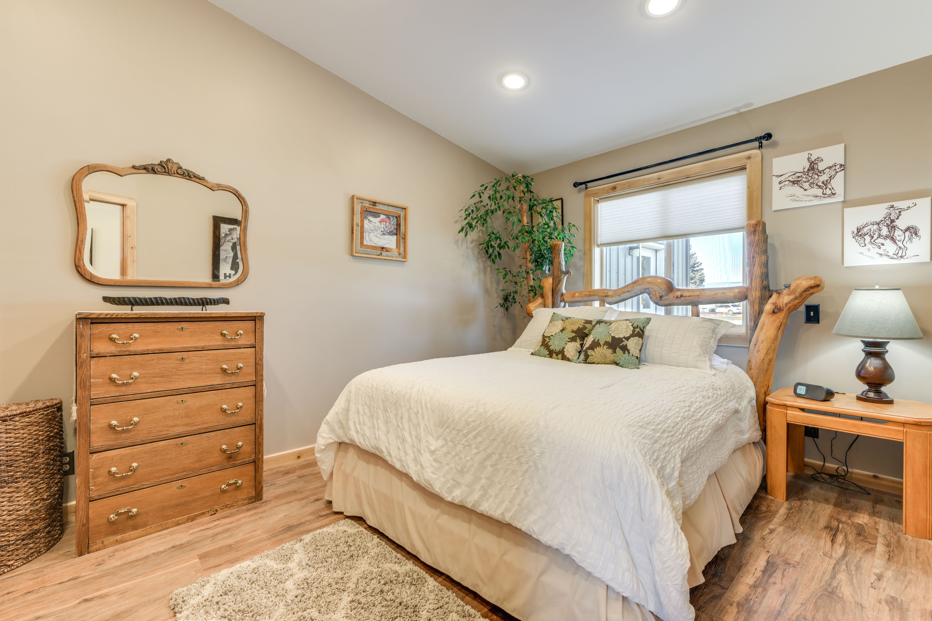 Bedroom | Queen Bed | Linens Provided | Hangers