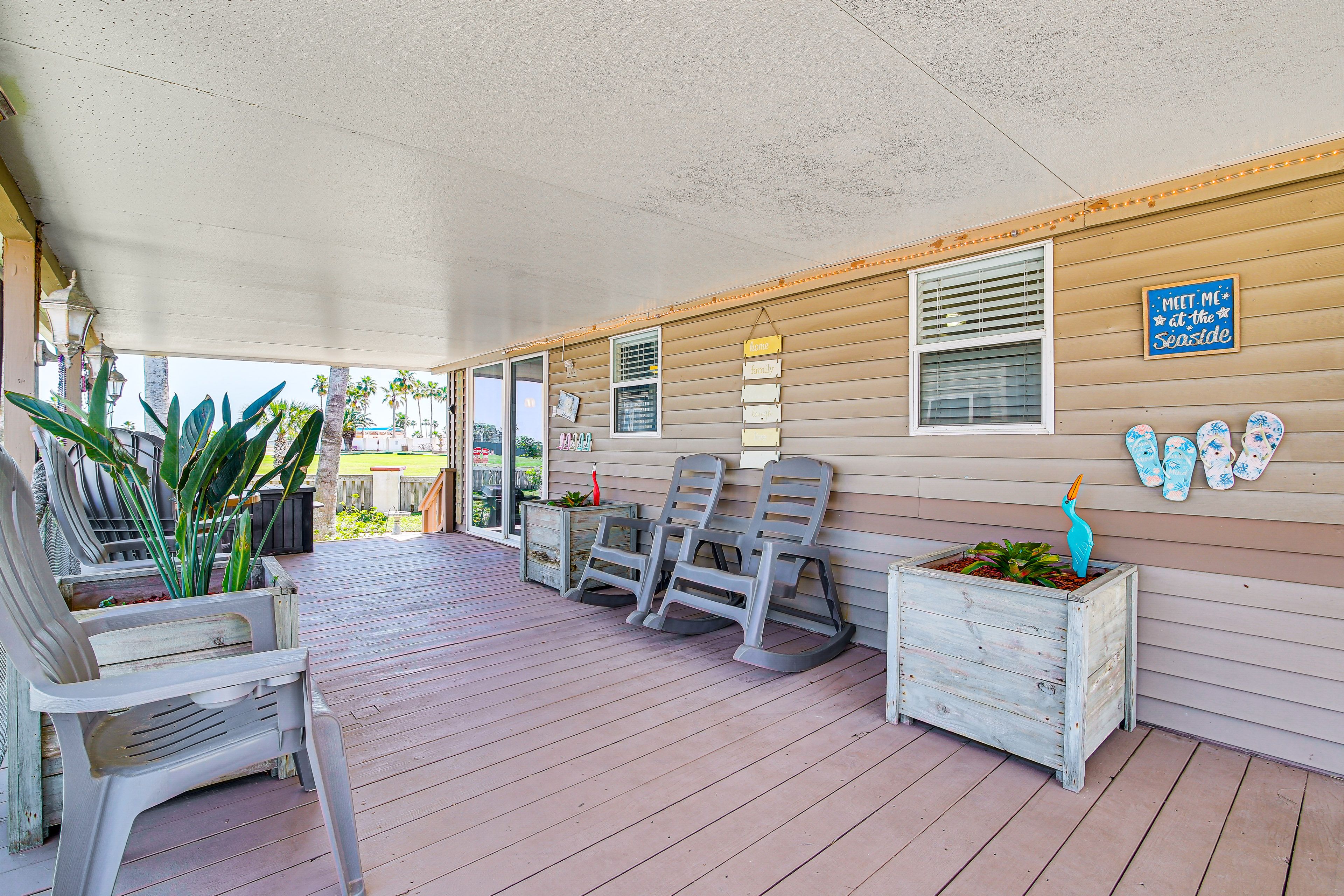 Covered Deck | Outdoor Seating