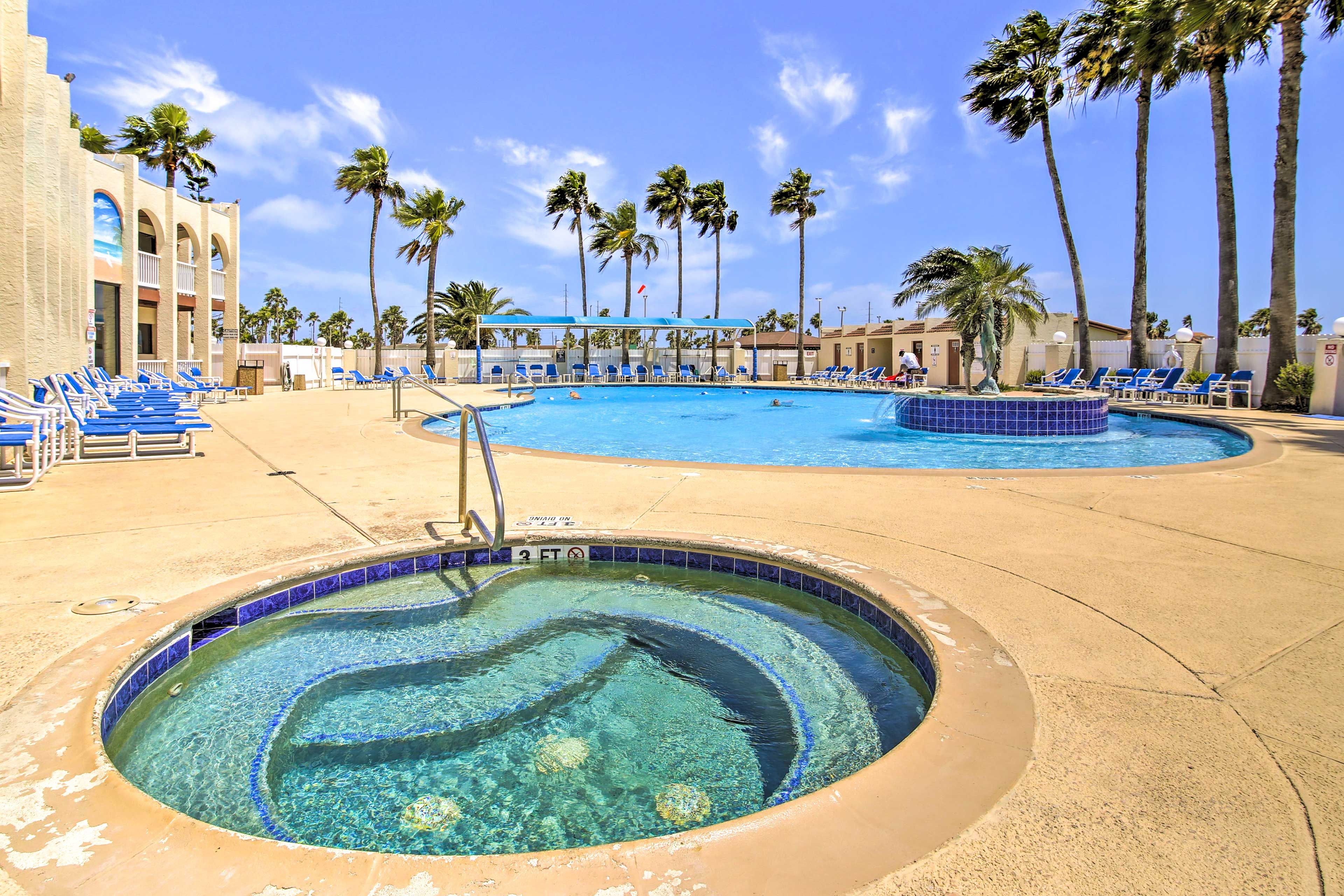 Community Amenities | Outdoor Pool & Hot Tub
