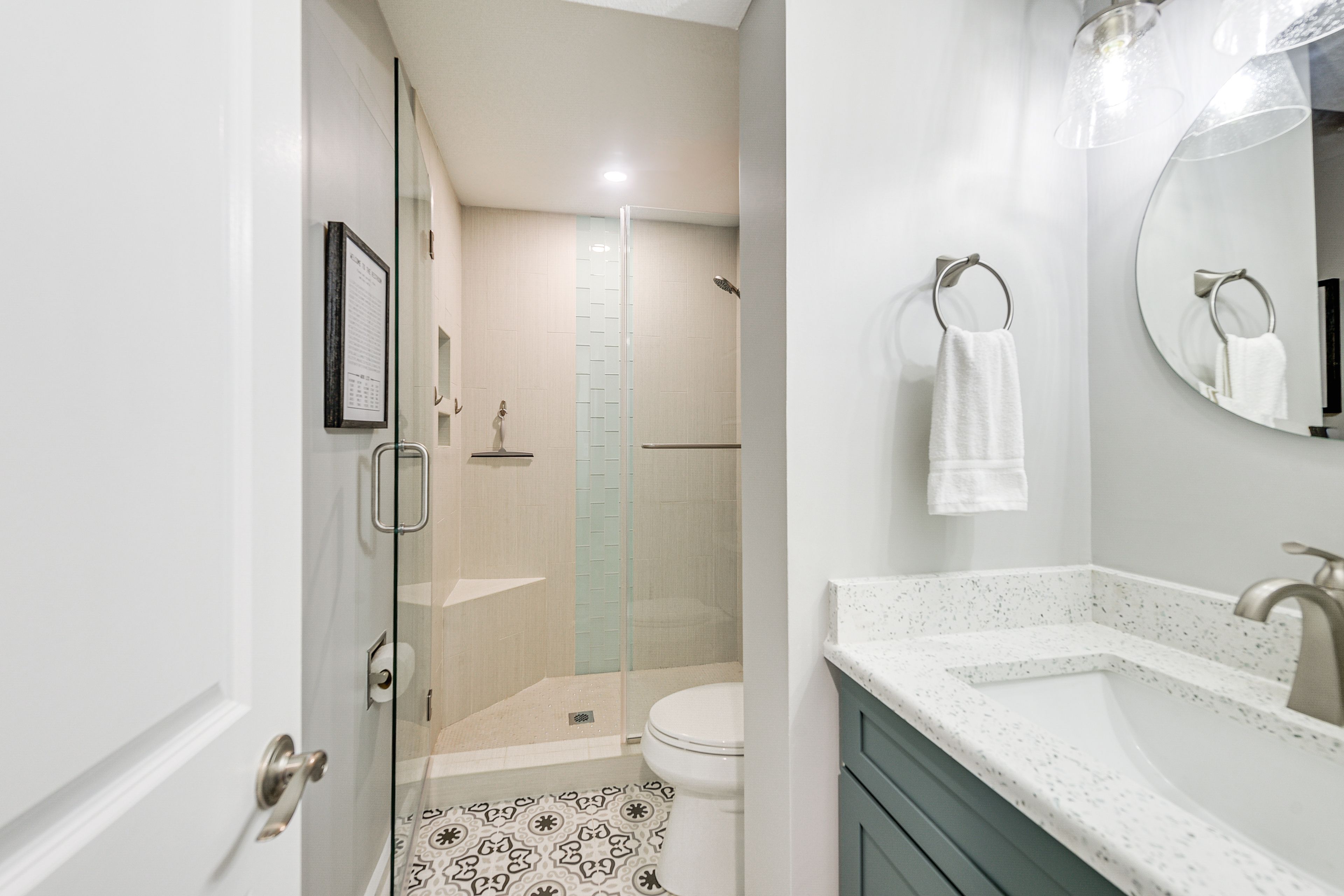 Full Bathroom | Towels Provided