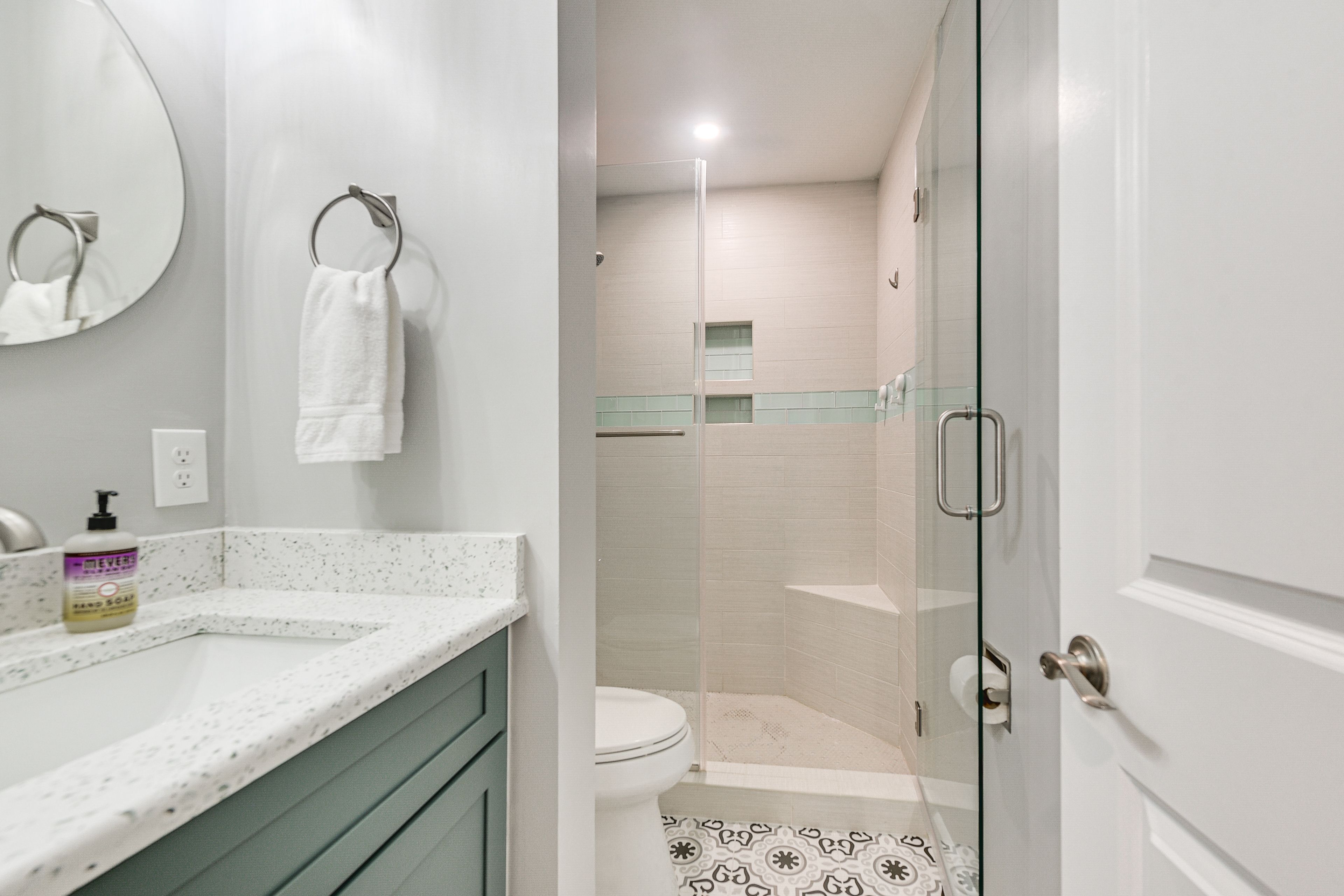 Full Bathroom | Complimentary Toiletries