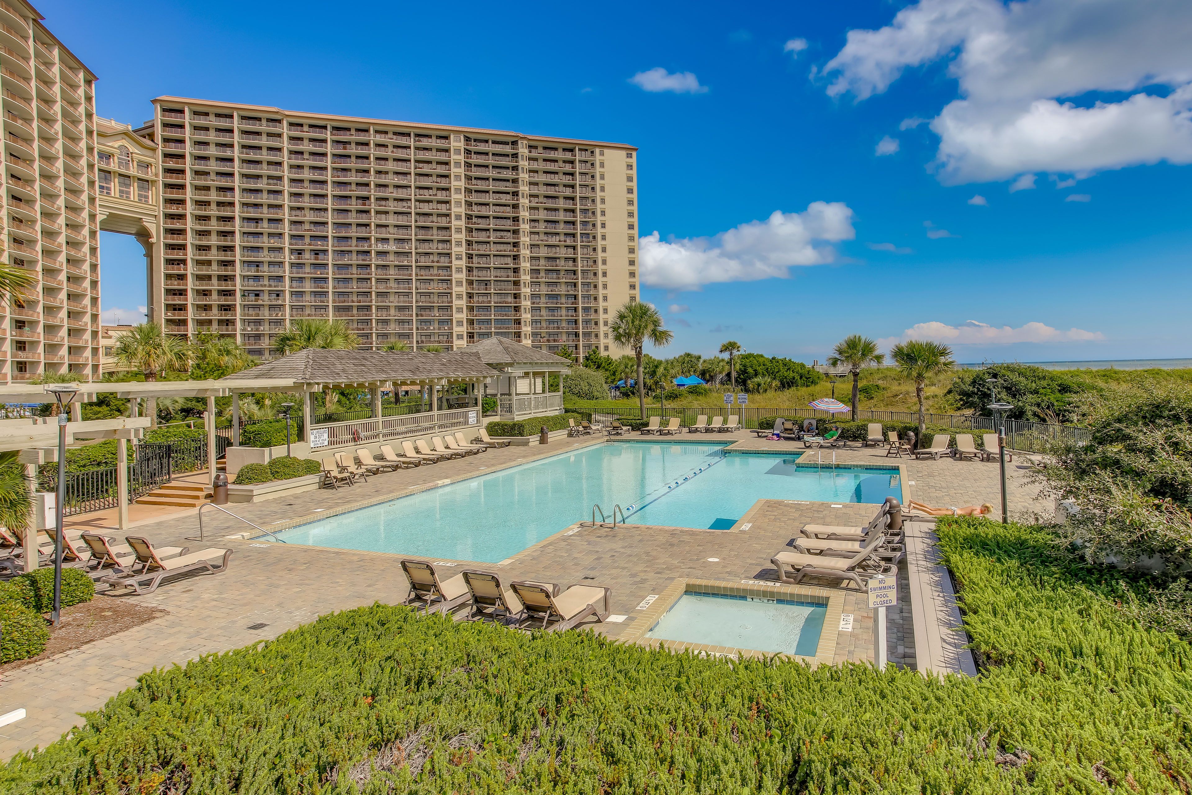 Ocean Creek Resort Amenities | Oceanfront Pool