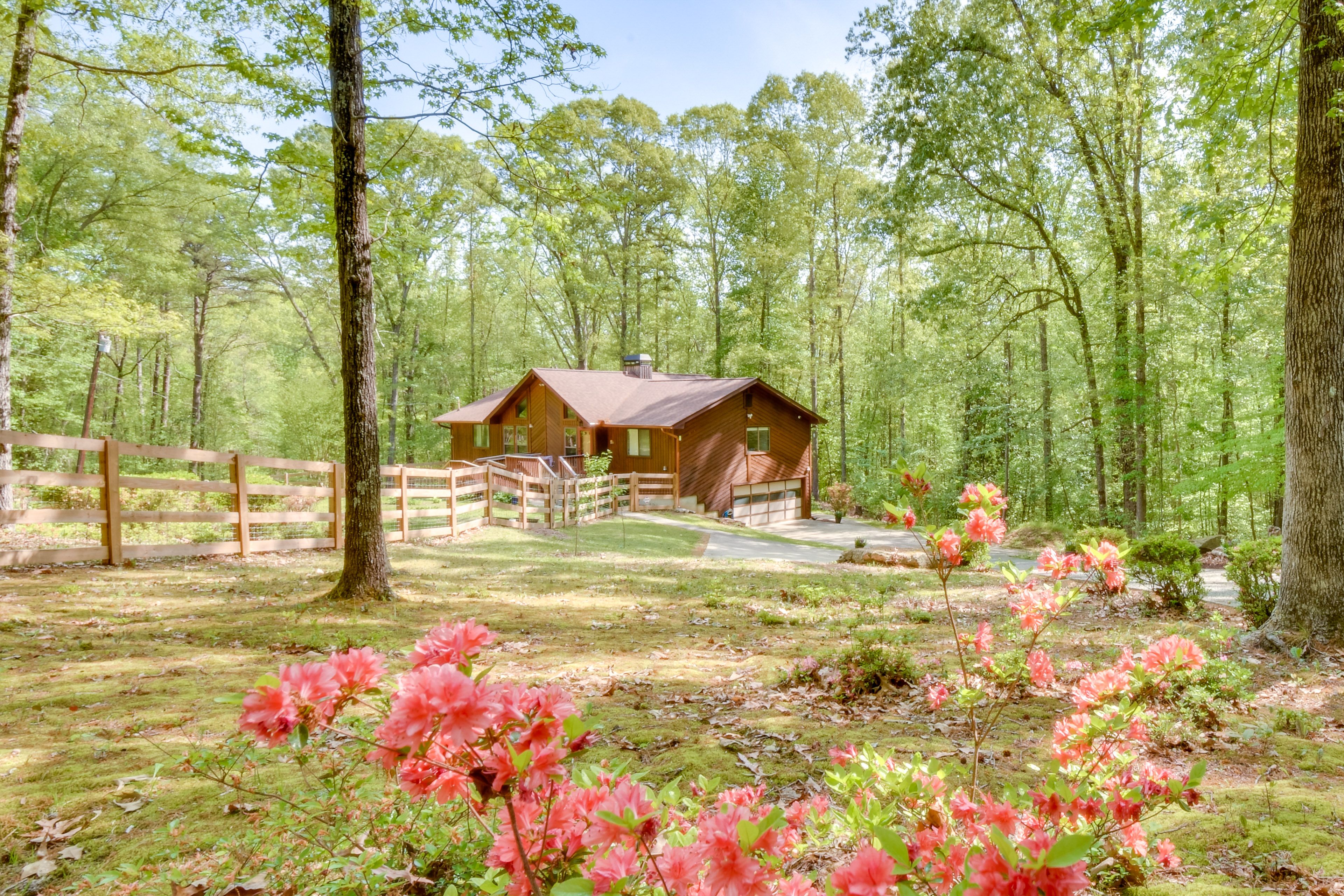 Toccoa Vacation Rental | 1BR | 1BA | 1,500 Sq Ft | 1 Step Required