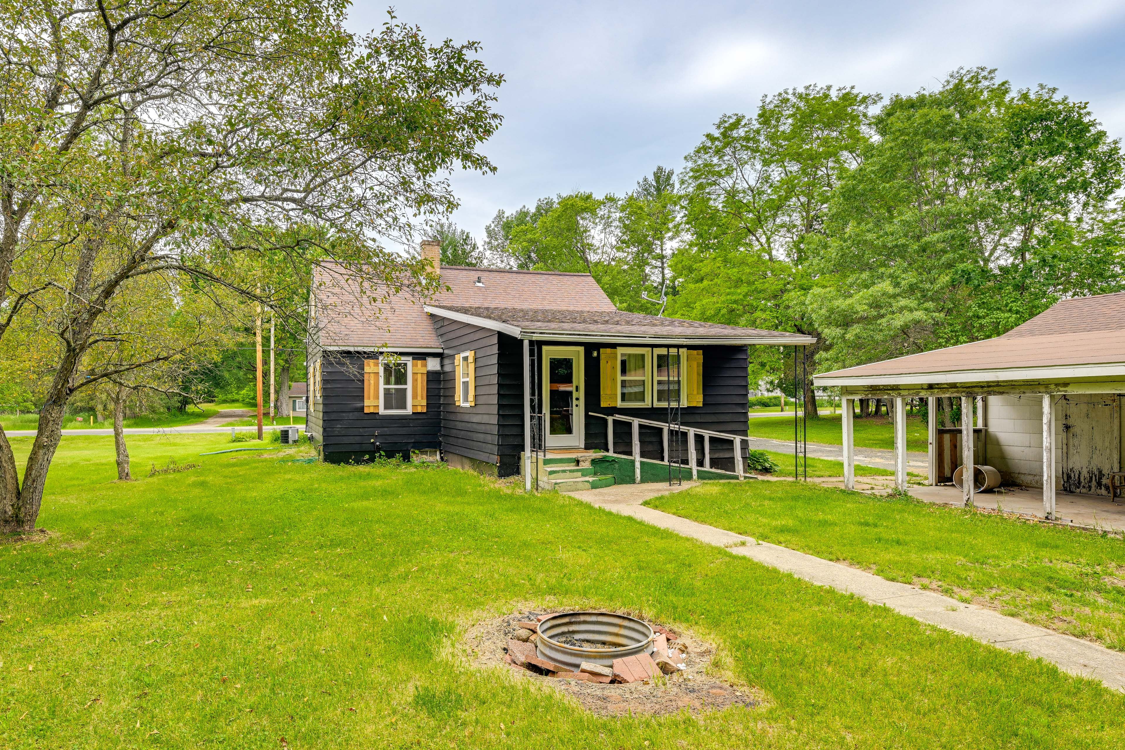 Yard | Fire Pit | Charcoal Grill